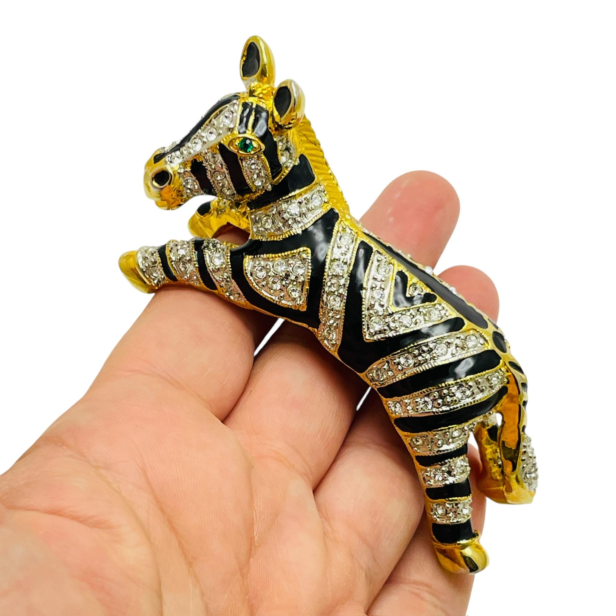 Vintage gold tone enamel rhinestone green eyes zebra designer brooch For Sale 2