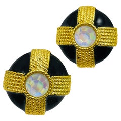 Pendientes vintage de diseño con cruz de malta de esmalte dorado y brillantes