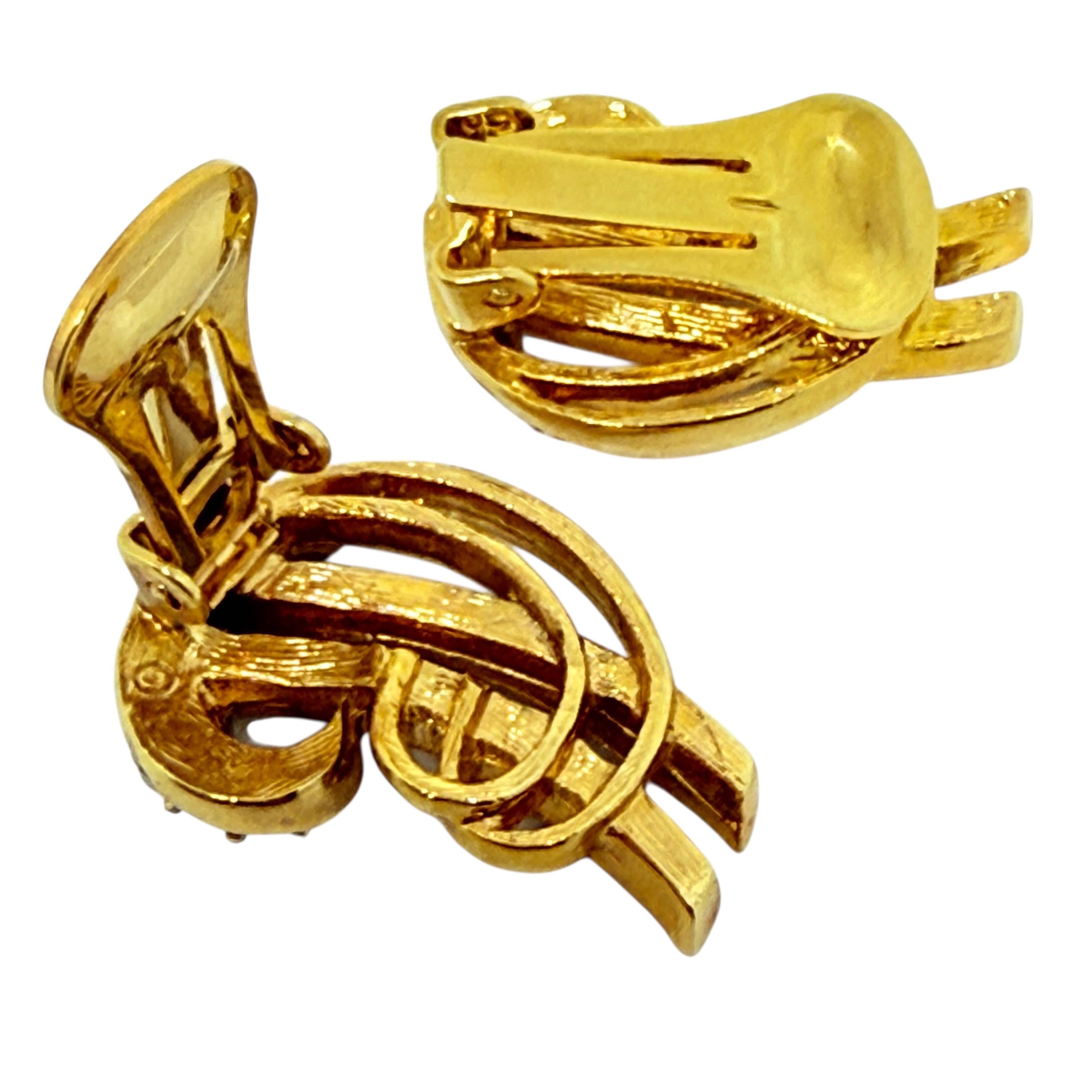 Vintage gold tone enamel rhinestones designer clip on earrings In Good Condition For Sale In Palos Hills, IL