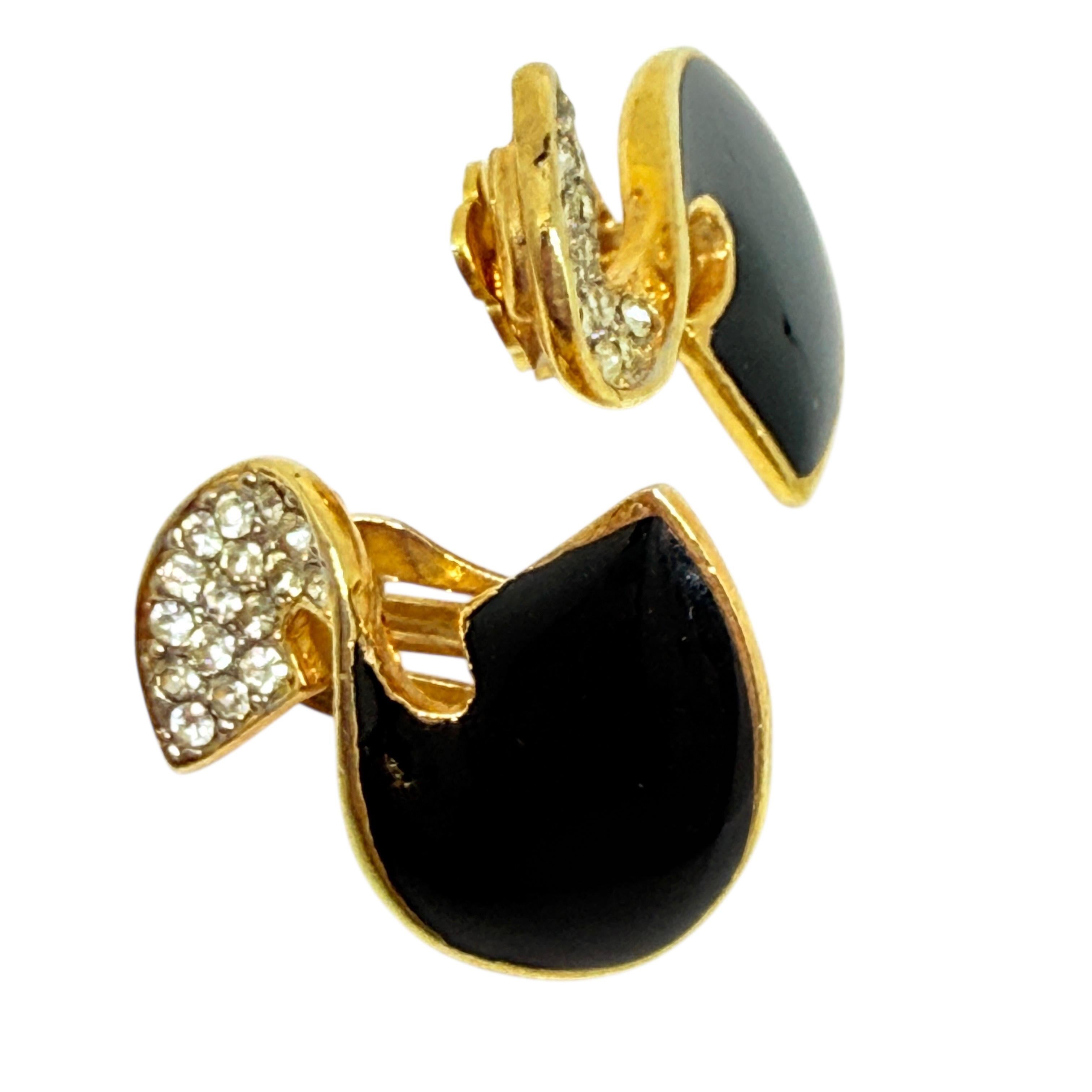 Vintage Gold Ton Emaille Strass Designer Clip auf Ohrringe für Damen oder Herren im Angebot