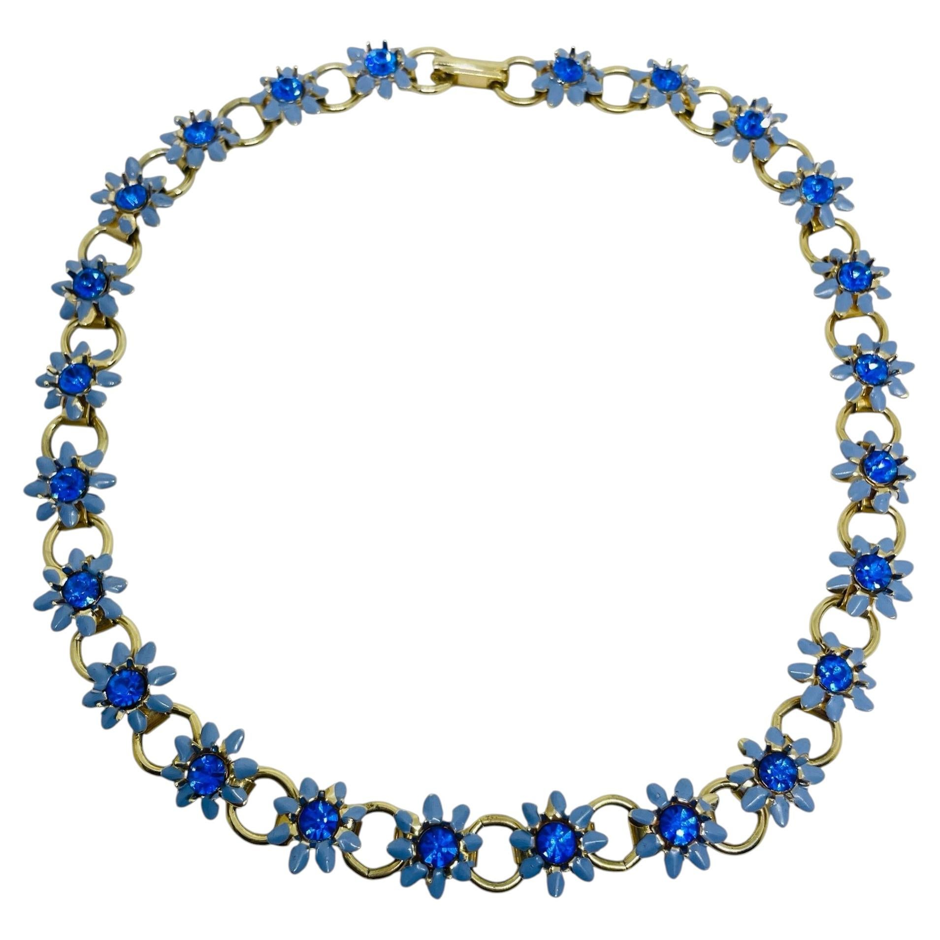 Collier à maillons design vintage avec fleurs en strass et émail doré en vente