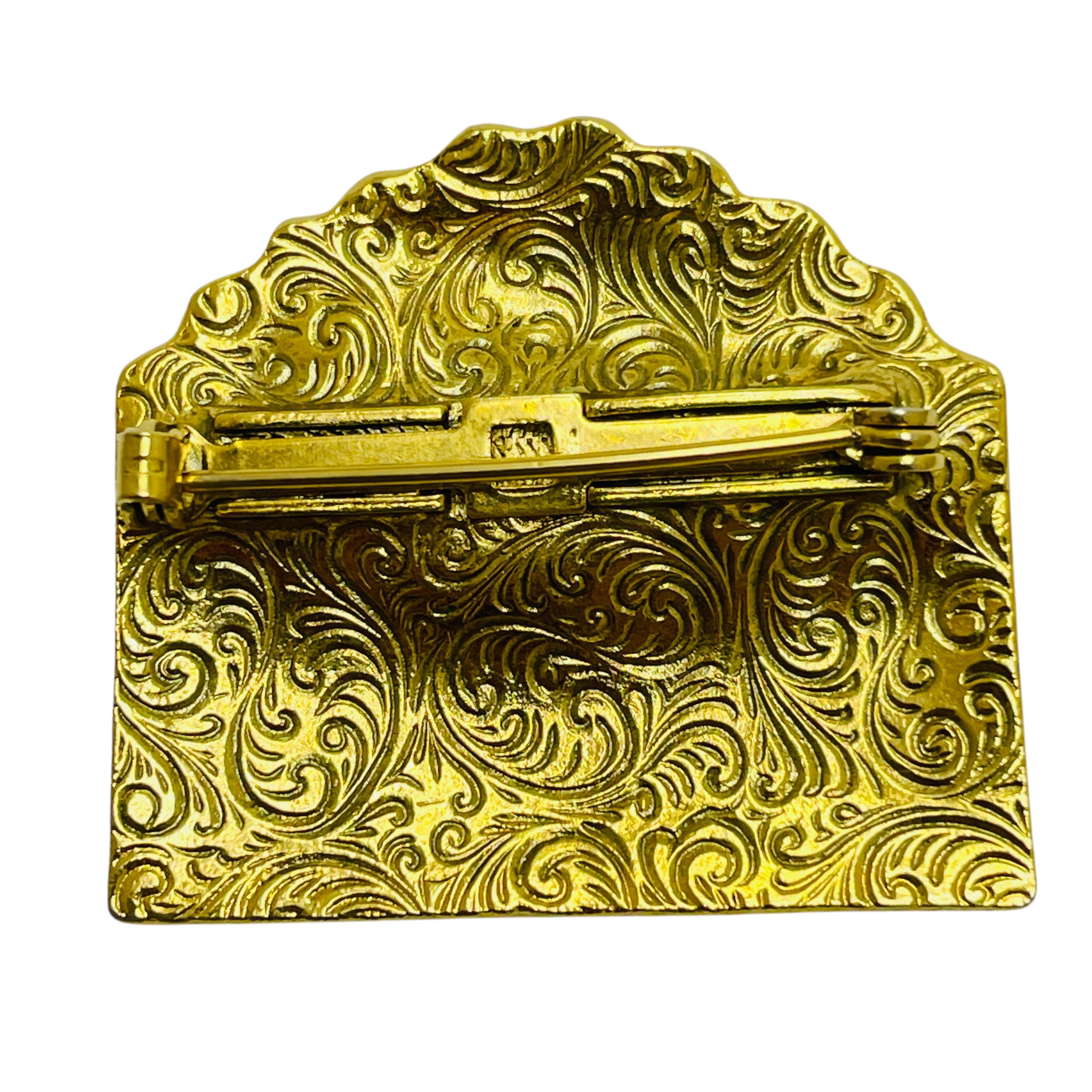 Vintage gold tone envelope letter rhinestone heart designer brooch In Good Condition For Sale In Palos Hills, IL