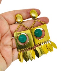 Vintage gold tone etruscan green cabs dangle designer clip on earrings