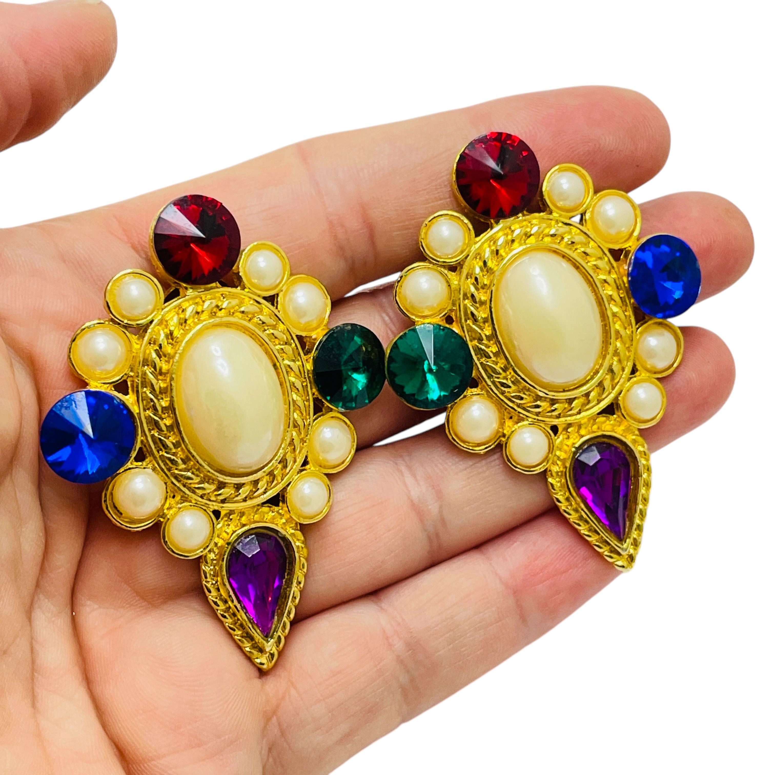 Vintage Gold Ton Etruscan Stil Glas Designer Clip auf Ohrringe Damen im Angebot