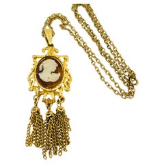 Collana vintage con catena a penzoloni in finto cammeo in tonalità oro
