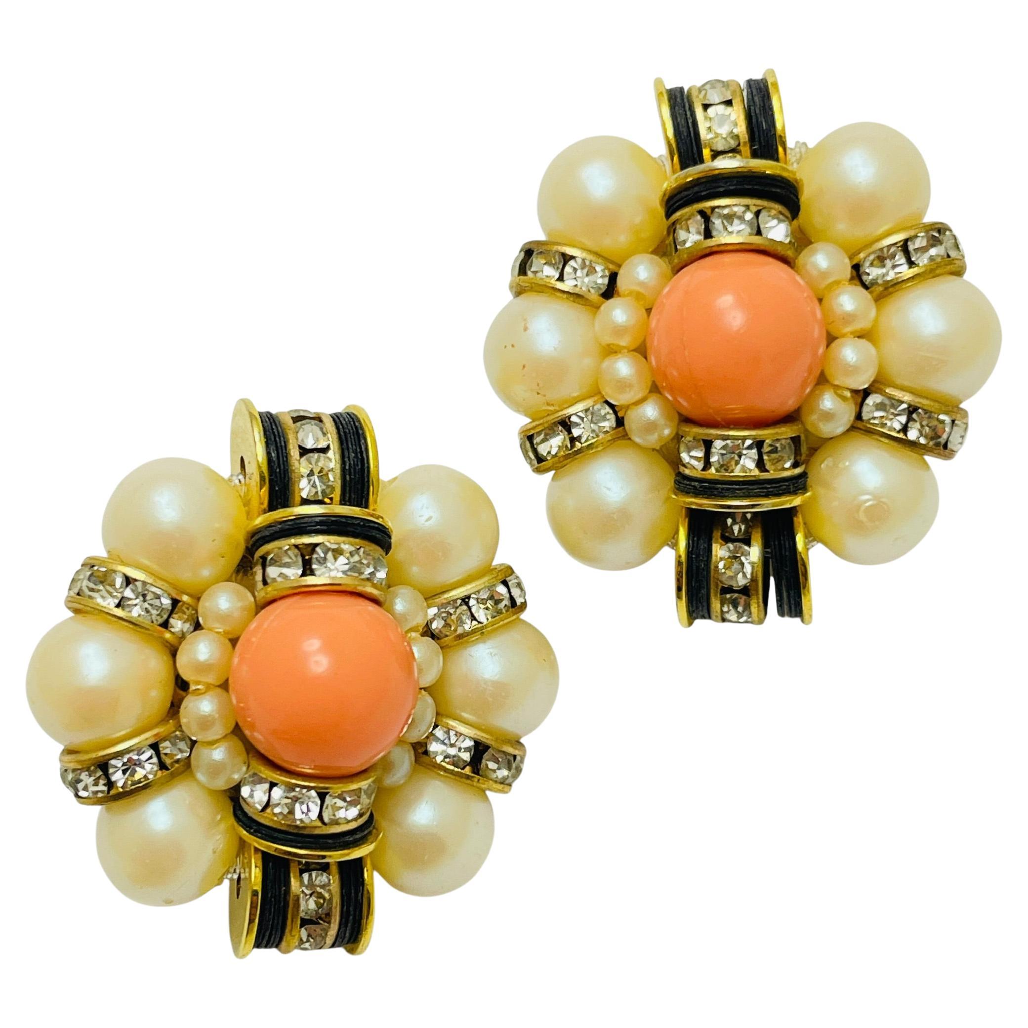 Vintage Gold Ton faux Koralle Perle Strass Designer Landebahn Clip auf Ohrringe im Angebot