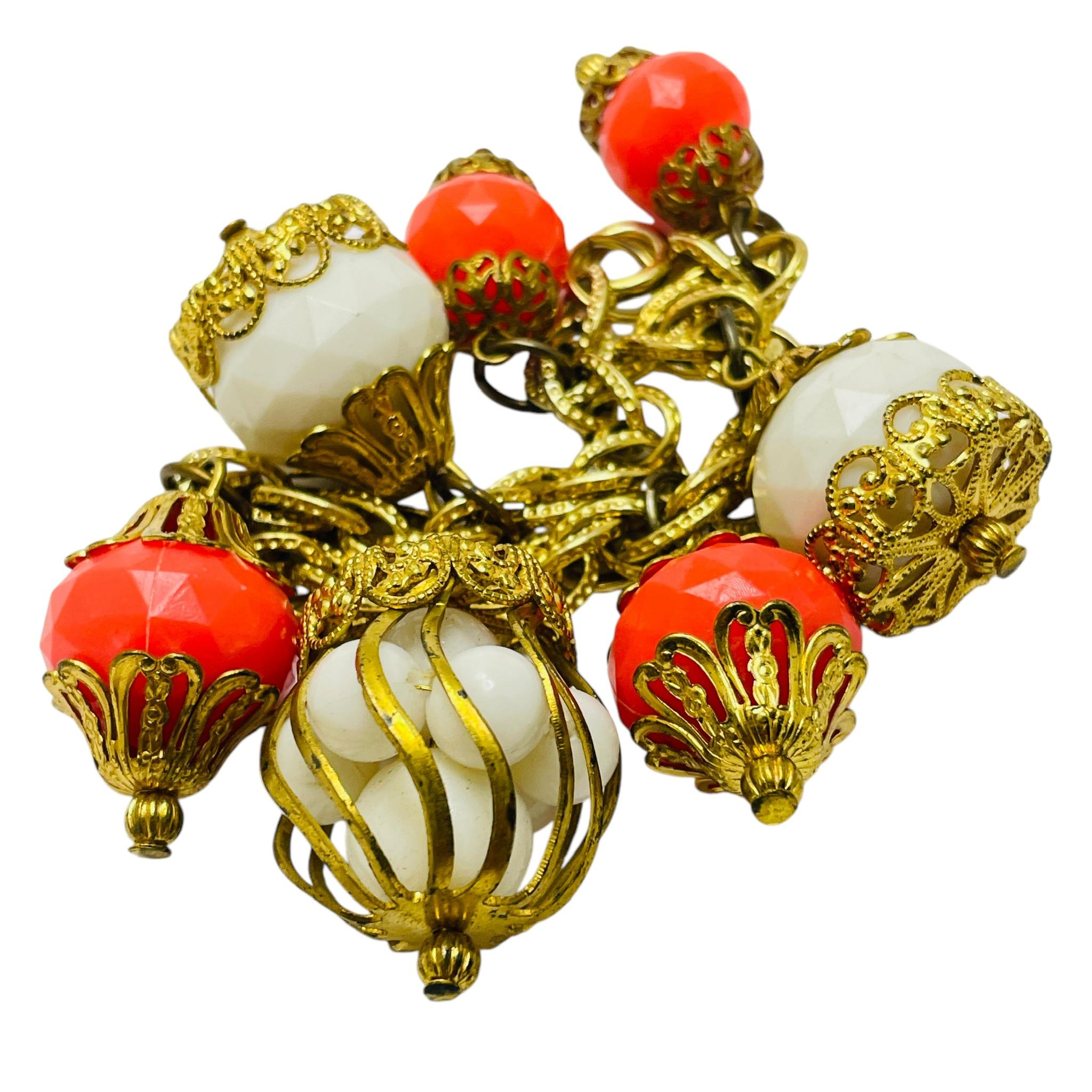 DETAILS

- • ohne Vorzeichen 

- • goldfarben mit Lucite-Perlen

- • Vintage-Designer-Brosche 

MASSNAHMEN  

- • 

CONDIT

- •  sehr guter Vintage-Zustand mit minimalen Gebrauchsspuren 

 Sku 48

❤️❤️  VINTAGE-DESIGNER-SCHMUCK ❤️❤️

❤️❤️ 
