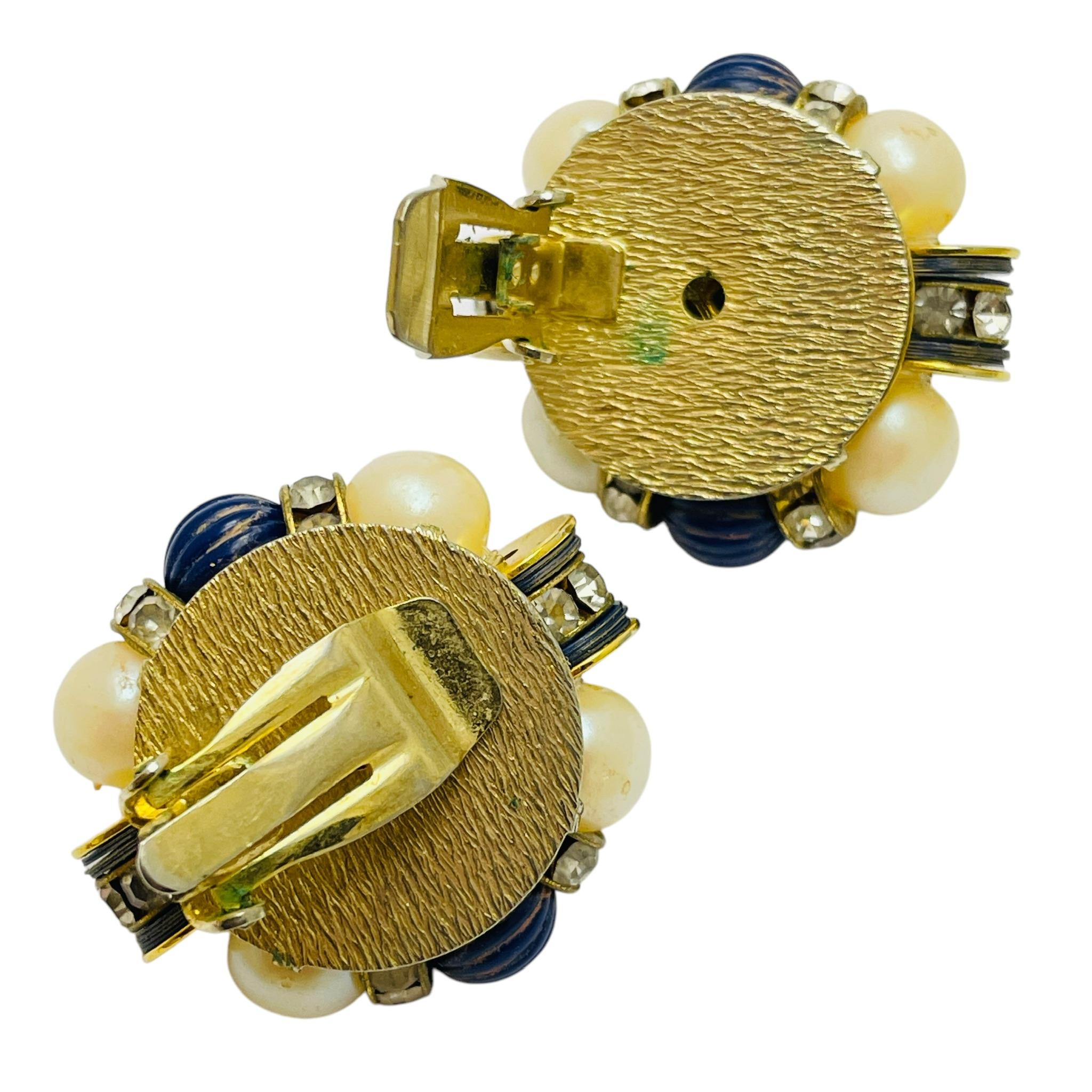 Orecchini a clip d'epoca in tonalità oro con finte perle di lapis e turchese, firmati da una passerella In condizioni buone in vendita a Palos Hills, IL