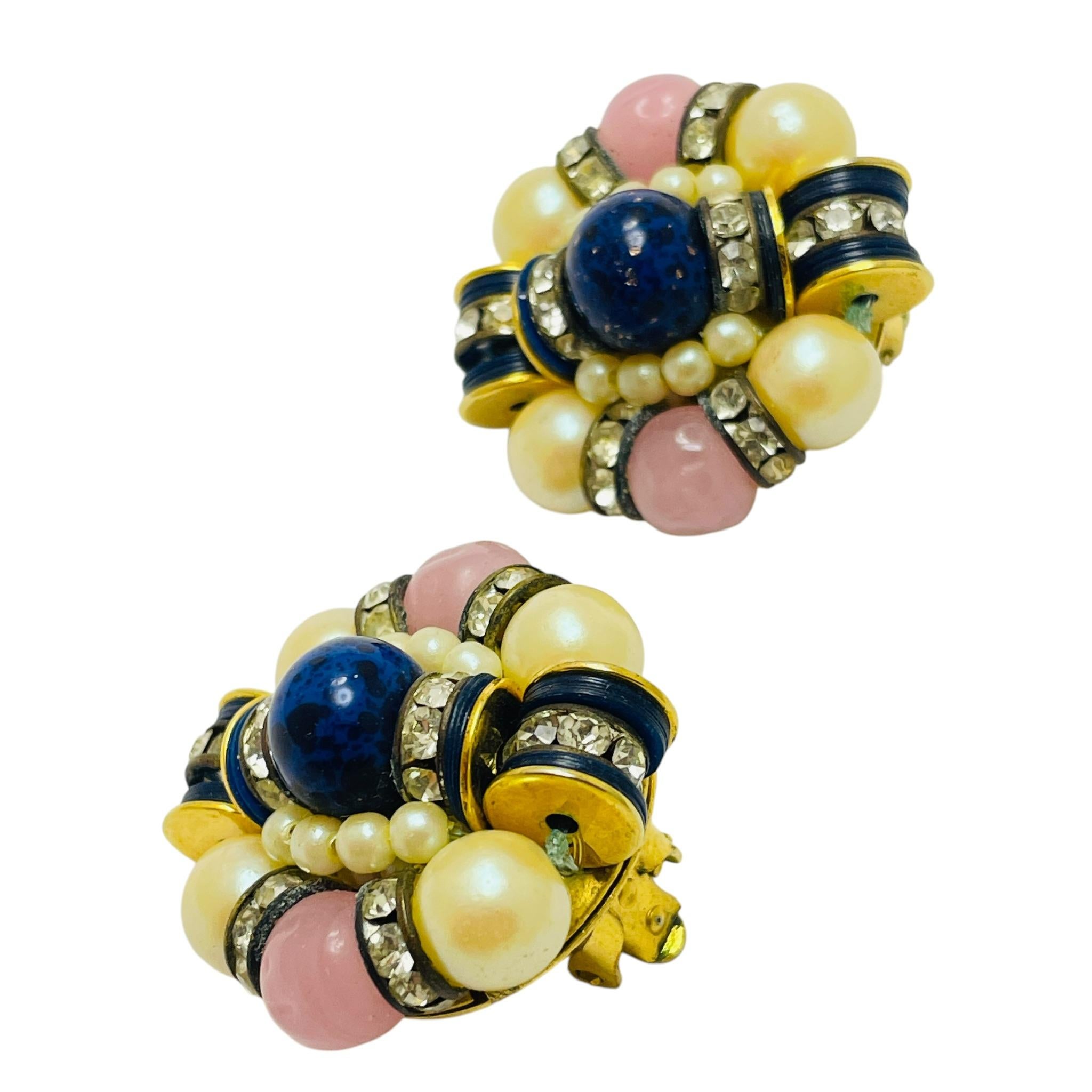 DETTAGLI

- senza segno 

- tono oro con strass e pietre finte

- orecchini vintage di design 

MISURE  

- 

CONDIZIONE

-  ottime condizioni vintage con minimi segni di usura 

 Sku 48

❤️❤️  GIOIELLI VINTAGE DI DESIGN ❤️❤️

❤️❤️  LA BOUTIQUE DI