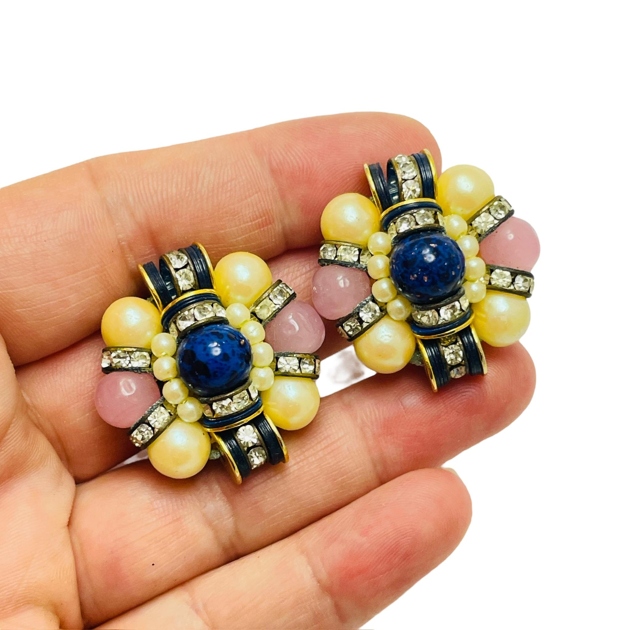 Donna Orecchini a clip d'epoca in oro con perle di quarzo lapis, firmati dalla moda in vendita