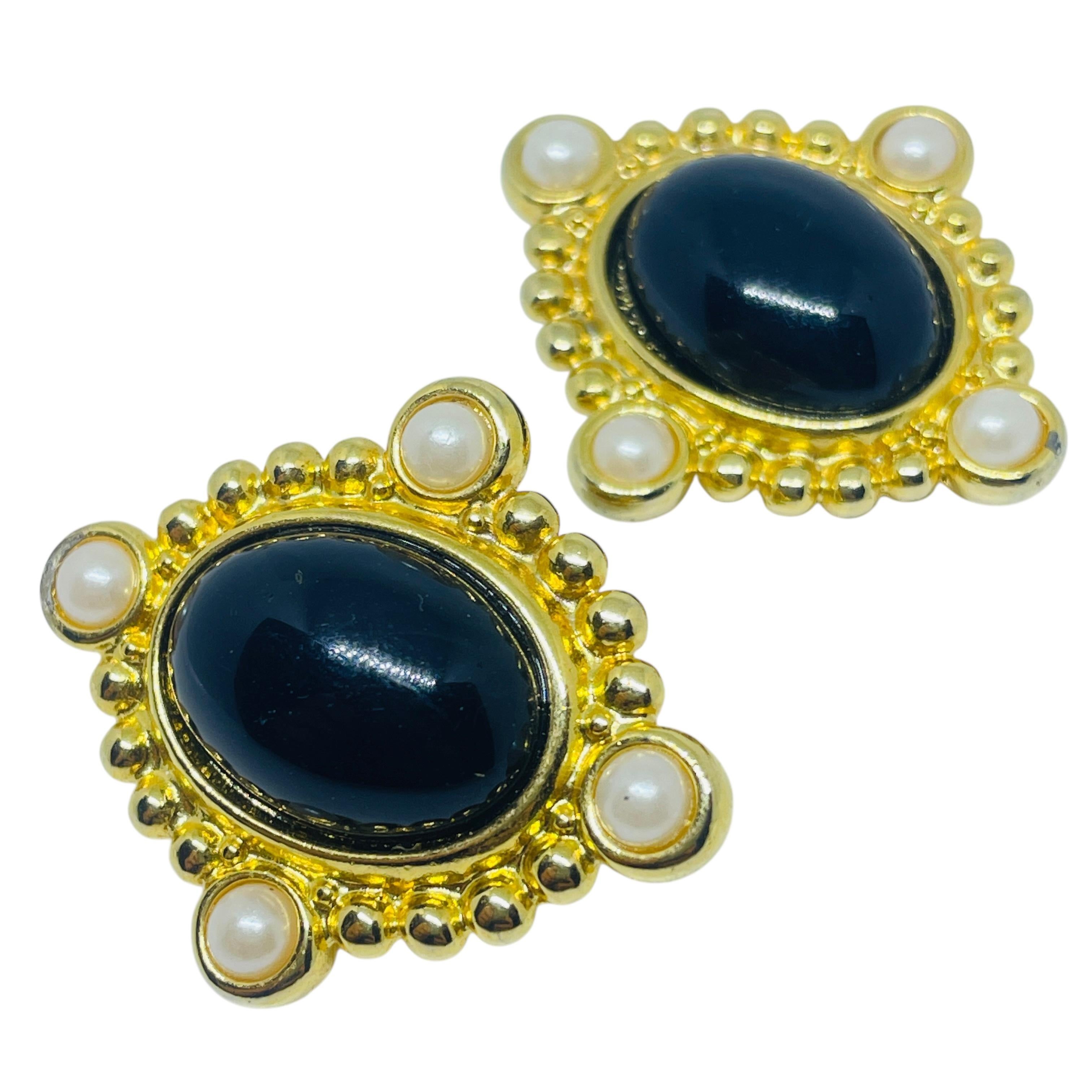 Vintage Gold Ton faux Perle schwarz cab Designer 80er Jahre Clip auf Ohrringe für Damen oder Herren im Angebot