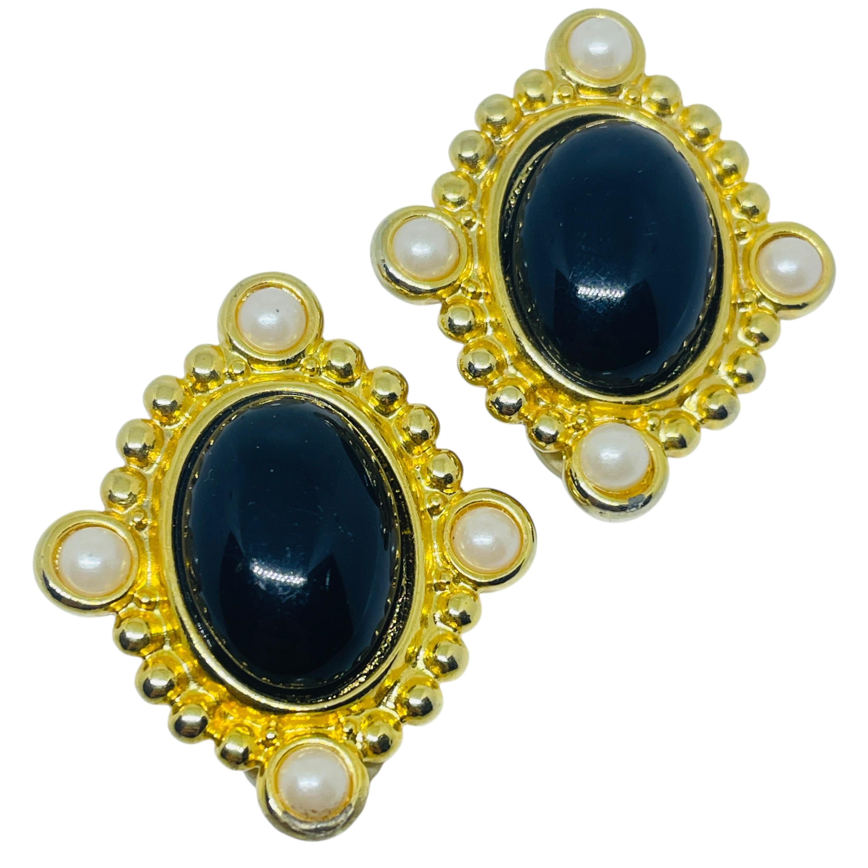 Vintage Gold Ton faux Perle schwarz cab Designer 80er Jahre Clip auf Ohrringe im Angebot 1