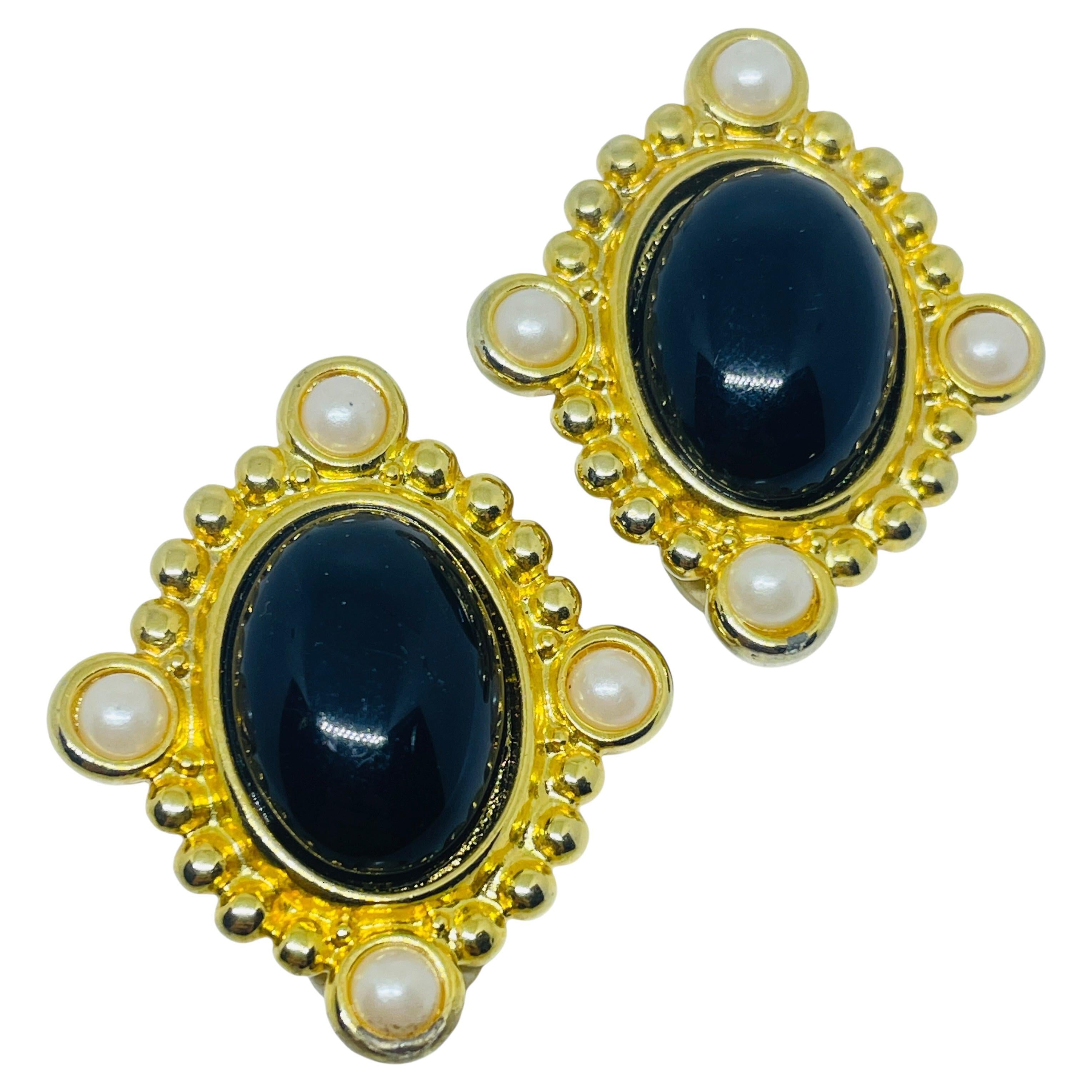 Orecchini a clip vintage in tonalità oro con finte perle nere di design anni
80