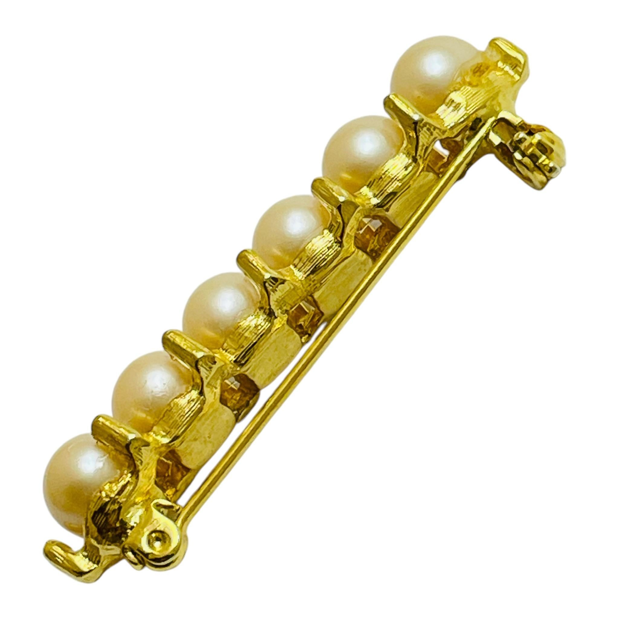 Vintage gold tone faux pearl brooch In Good Condition For Sale In Palos Hills, IL