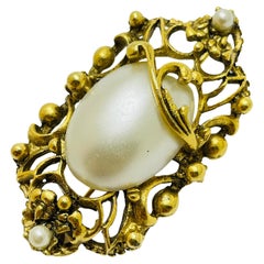 Retro gold tone faux pearl designer brooch