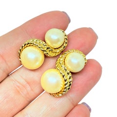 Boucles d'oreilles à clip vintage en fausses perles dorées