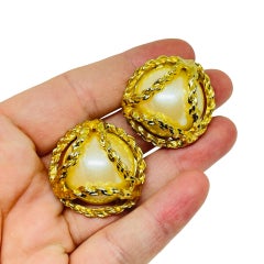 Boucles d'oreilles à clip vintage en fausses perles dorées