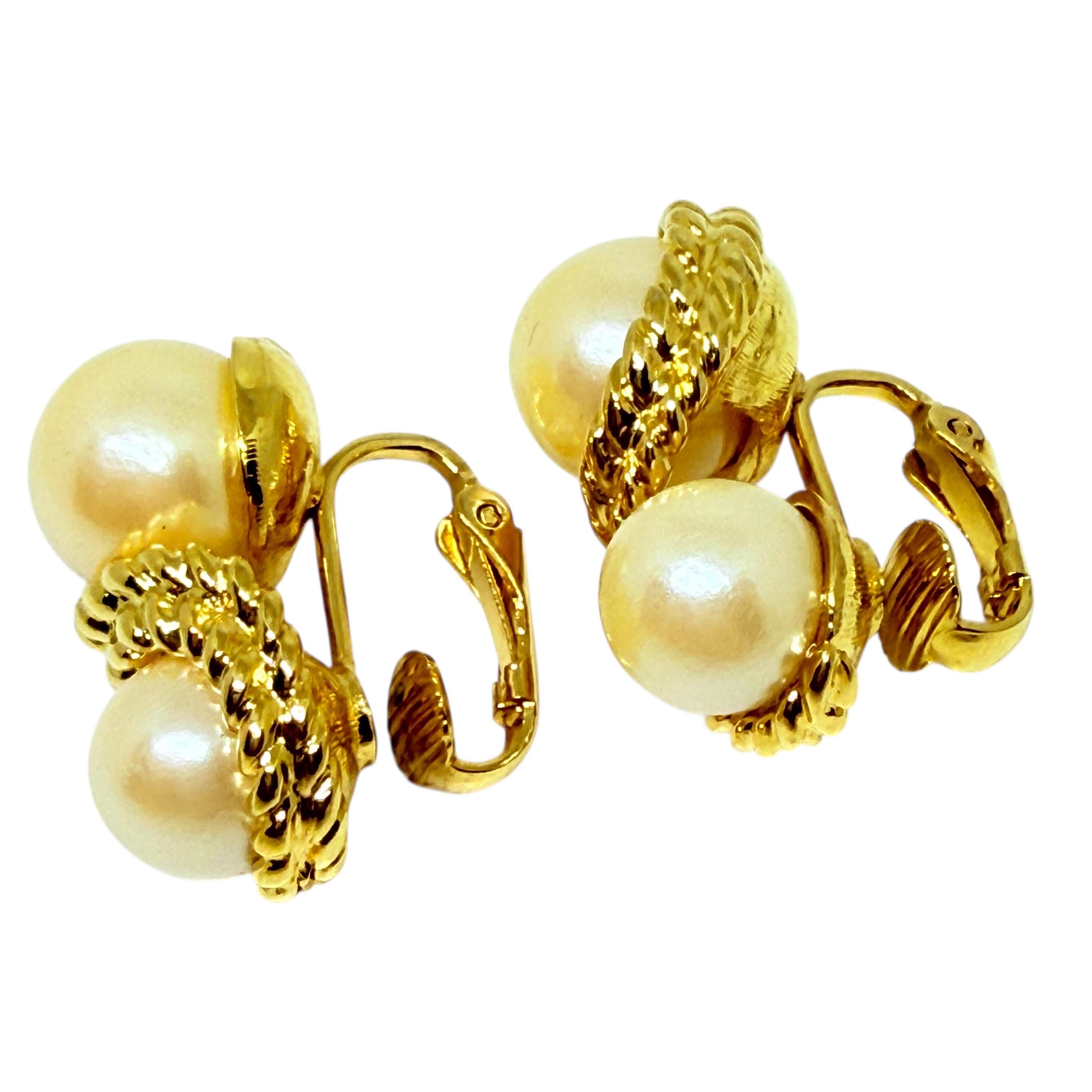 Vintage Gold Ton faux Perle Designer Clip auf Ohrringe für Damen oder Herren im Angebot