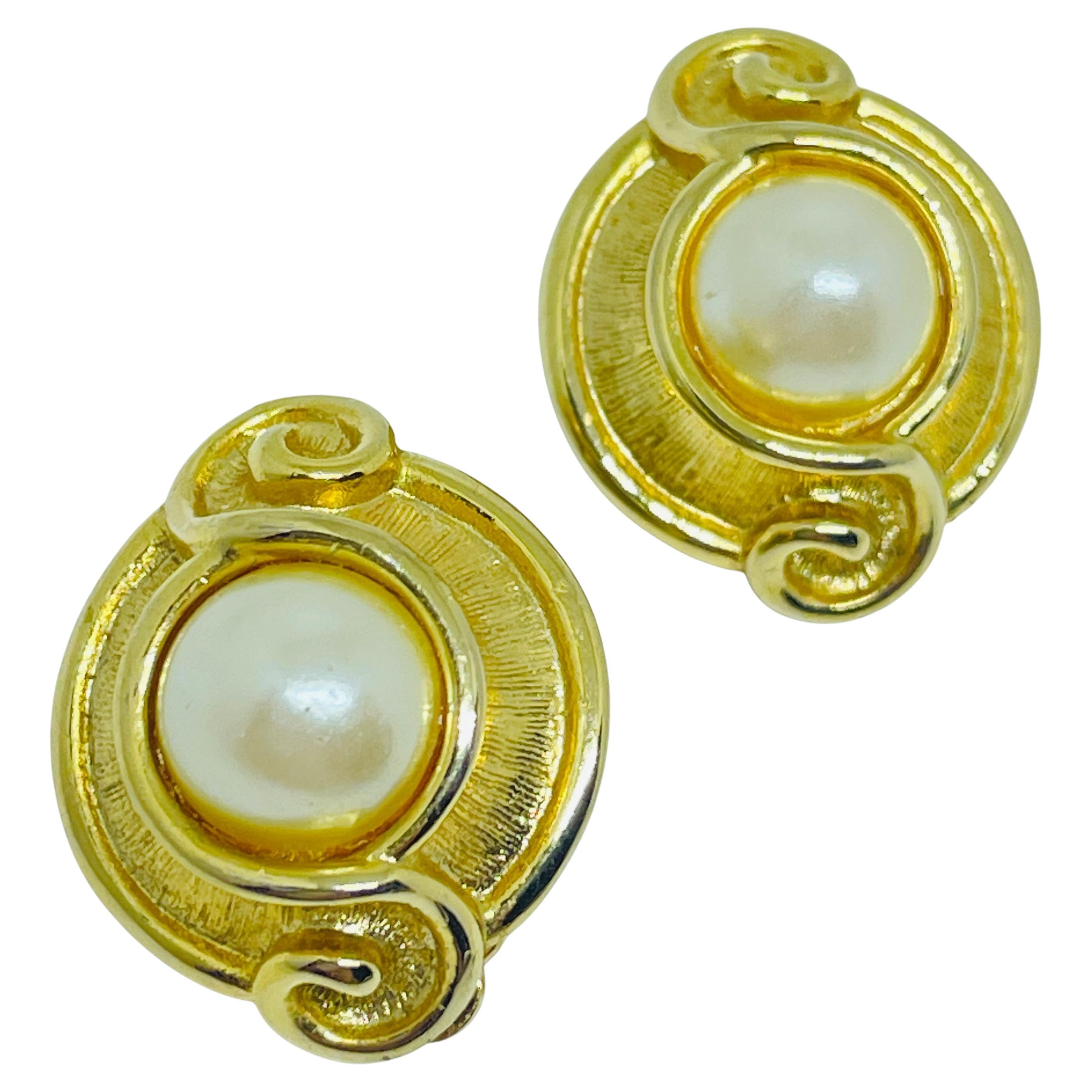 Orecchini a clip di design con perle finte in tonalità oro vintage