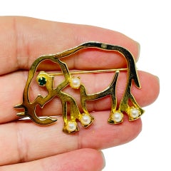Vintage gold tone faux pearl emerald rhinestone eyes elephant animal brooch