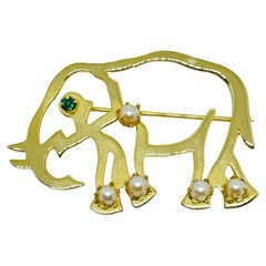 Vintage gold tone faux pearl emerald rhinestone eyes elephant animal brooch