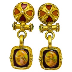 Boucles d'oreilles vintage en fausse perle émaillée etruscan.