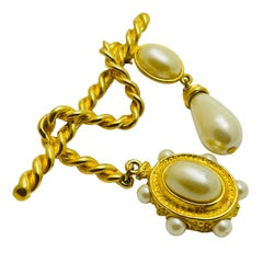 Vintage gold tone faux pearl etruscan style designer brooch