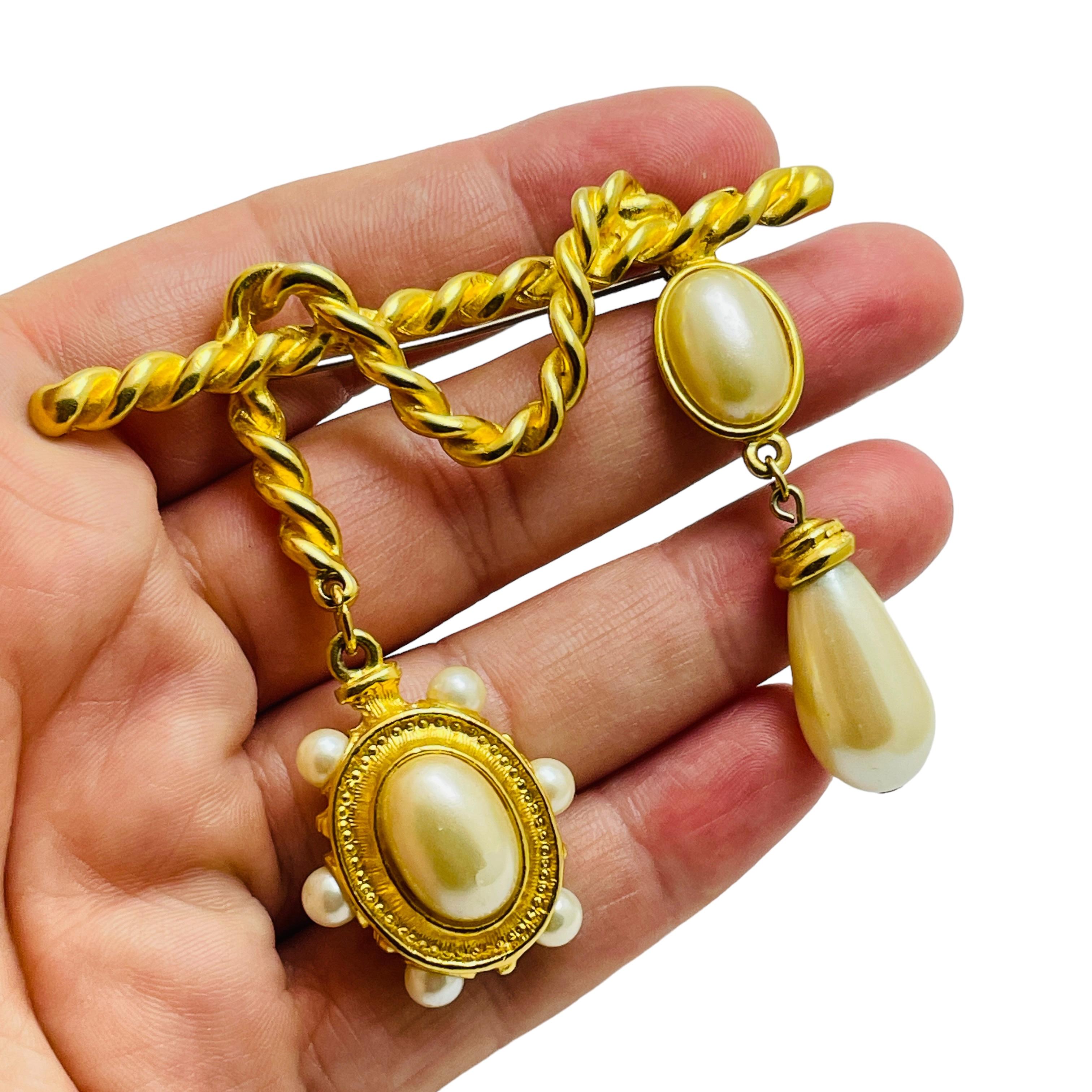 Vintage gold tone faux pearl etruscan style designer brooch For Sale 1