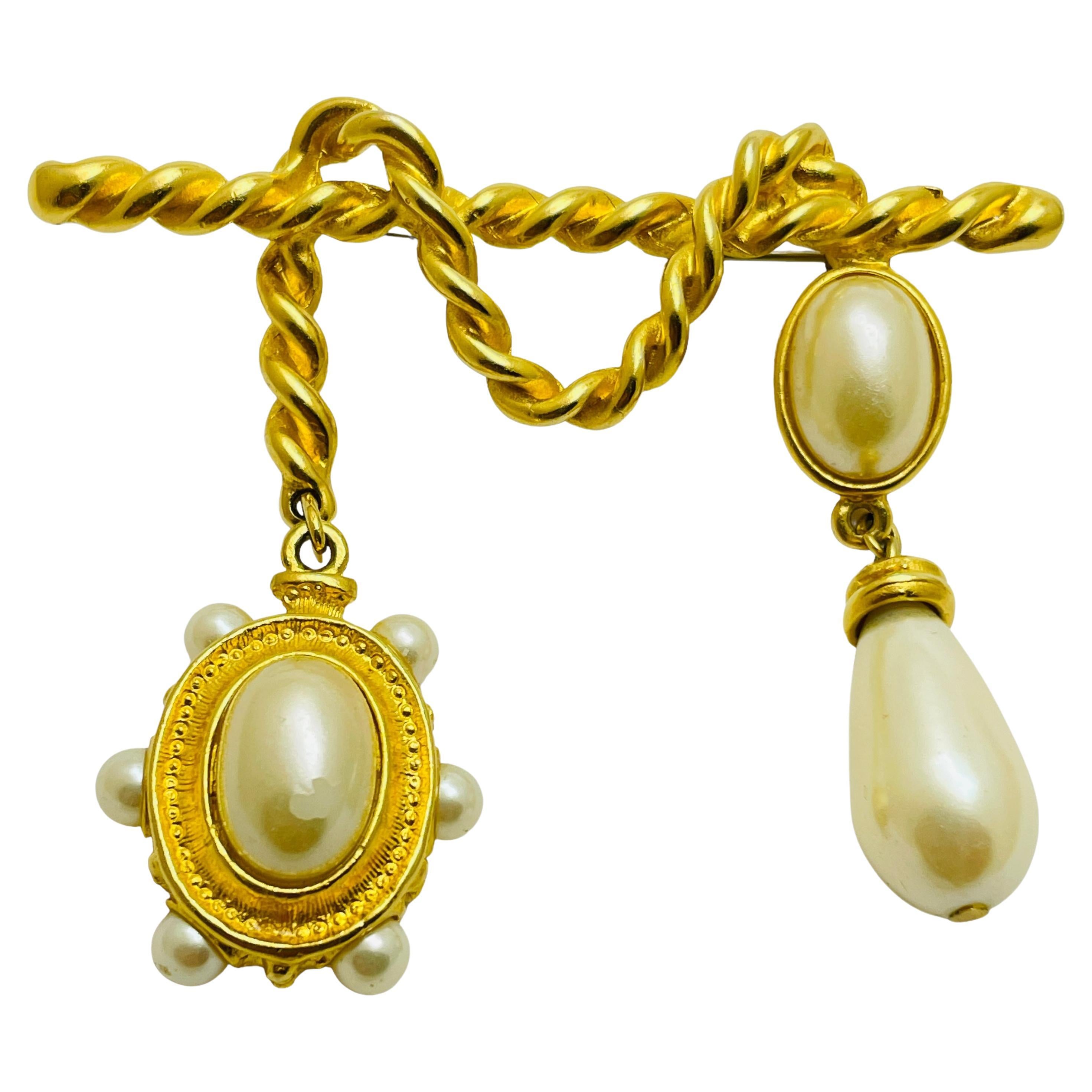 Vintage gold tone faux pearl etruscan style designer brooch For Sale
