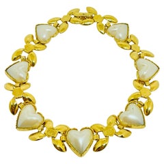 Bracelet design vintage en fausses perles et en coeur