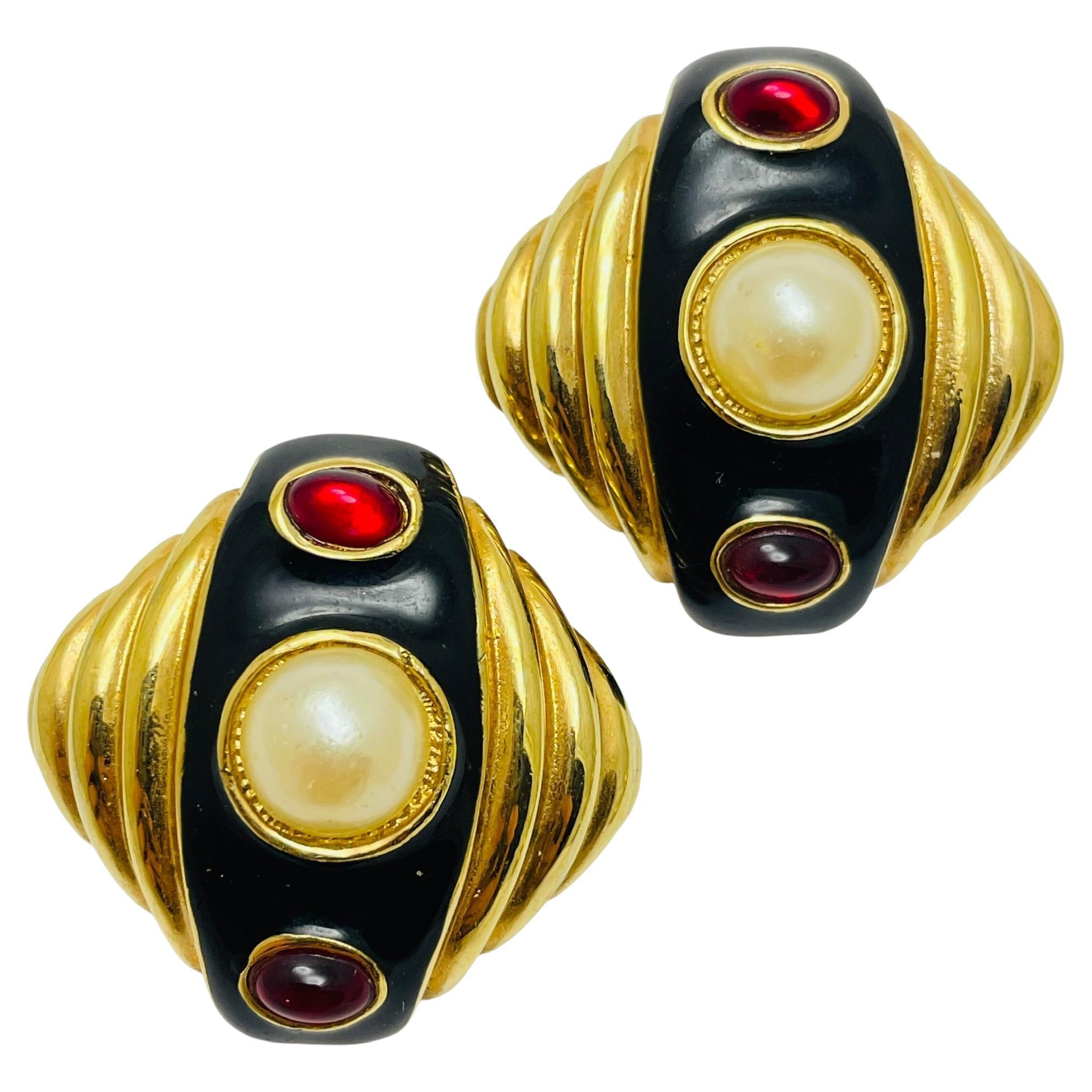 Orecchini a clip d'epoca in oro con finte perle rosse e vetro di design Jewell