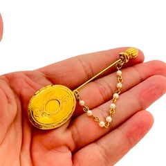 Vintage gold tone faux pearl stick pin locket