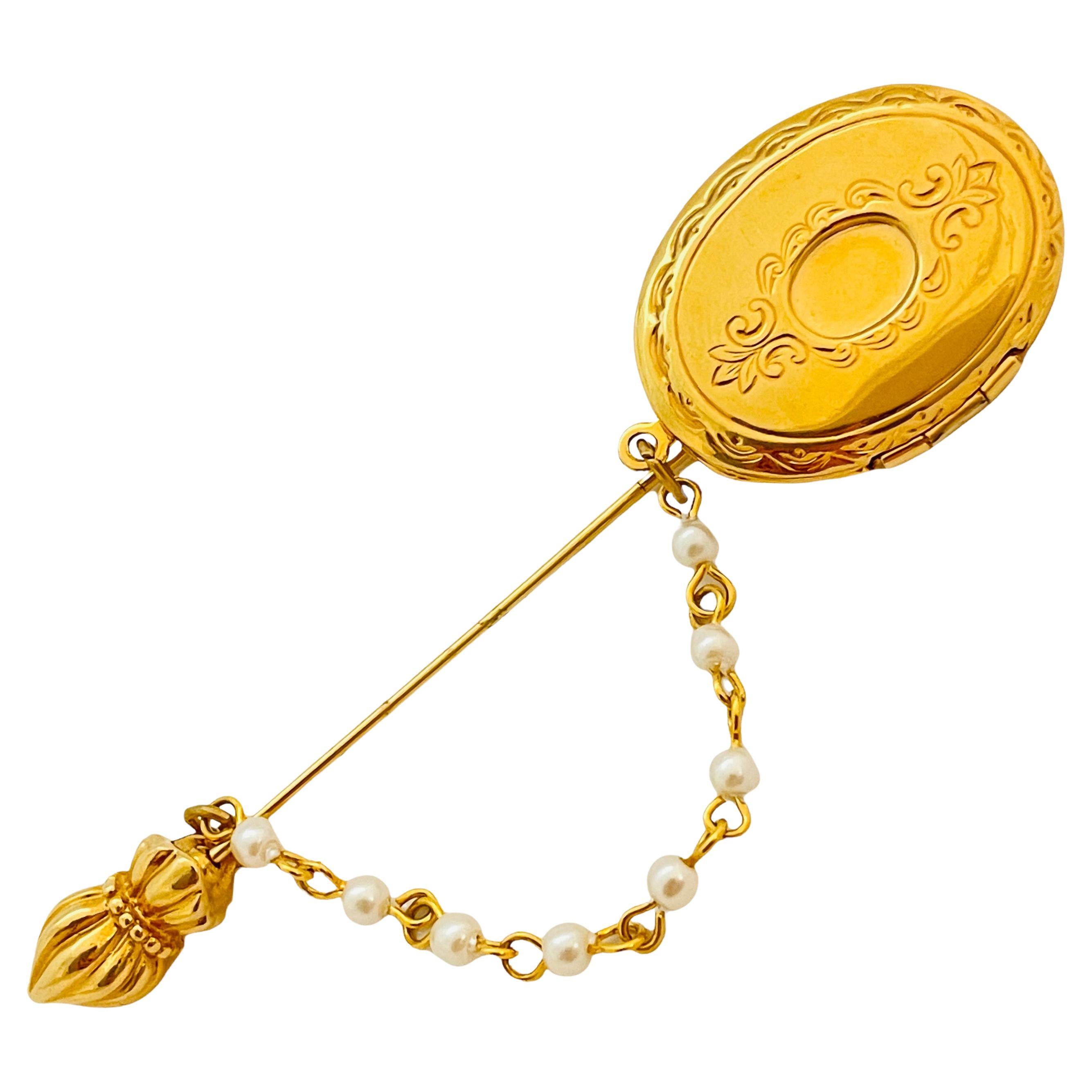 Vintage gold tone faux pearl stick pin locket For Sale