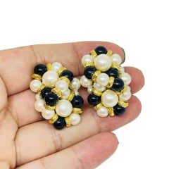 Designer-Ohrclips im Vintage-Stil mit goldfarbenen Kunstperlen und schwarzen Perlen