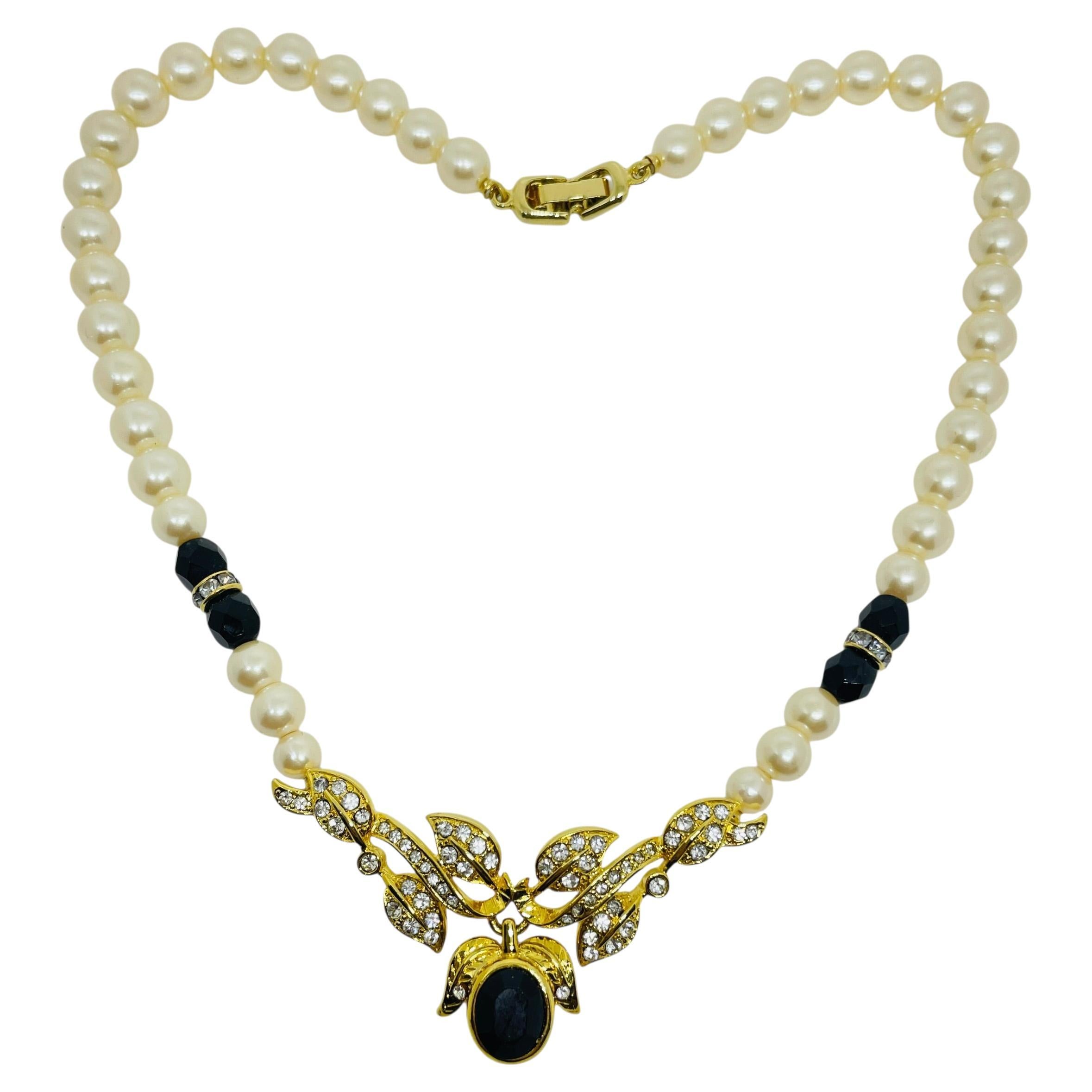 Collar de diseño vintage de perlas de imitación en tono dorado con cristales