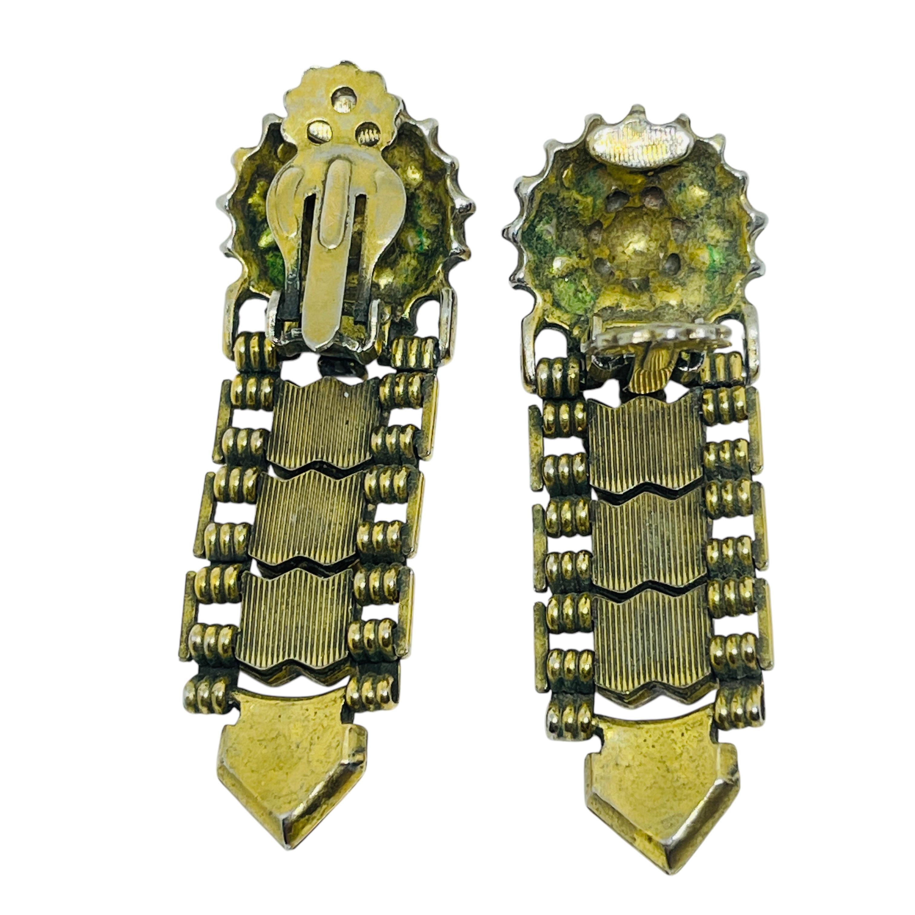 Orecchini a clip d'epoca con perle finte e strass rossi di design In condizioni buone in vendita a Palos Hills, IL