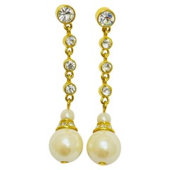 Boucles d'oreilles pendantes vintage en fausses perles et strass.