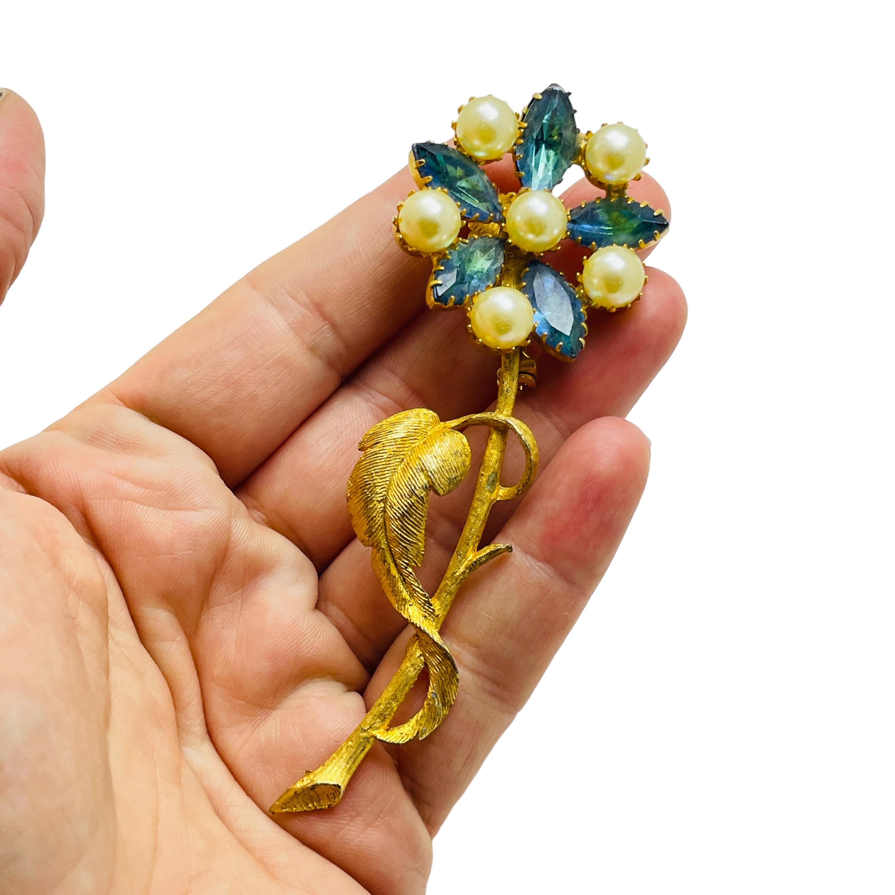 Women's Vintage gold tone faux pearls rhinestone flower designer brooch For Sale