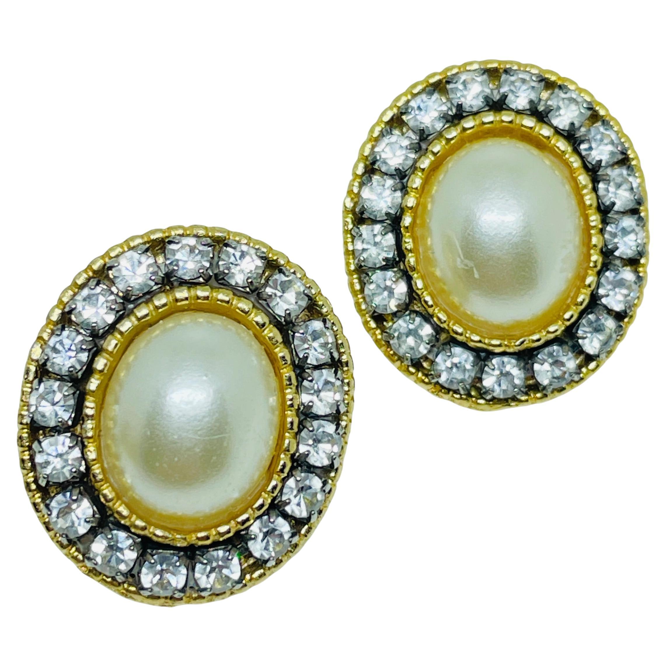 Orecchini vintage con perle finte e strass di design, tono oro, con piercing