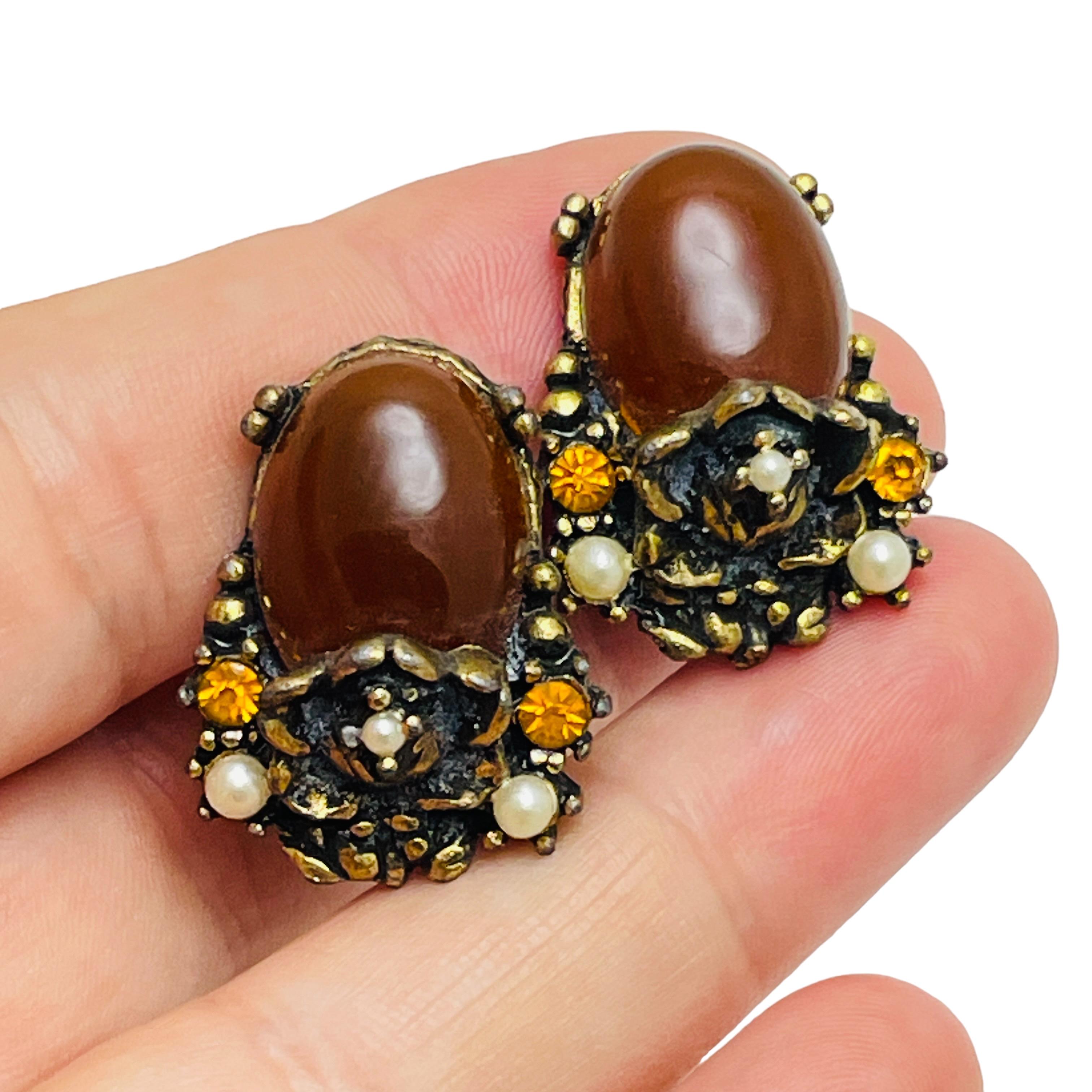 Women's Vintage gold tone faux stones screw back earrings For Sale