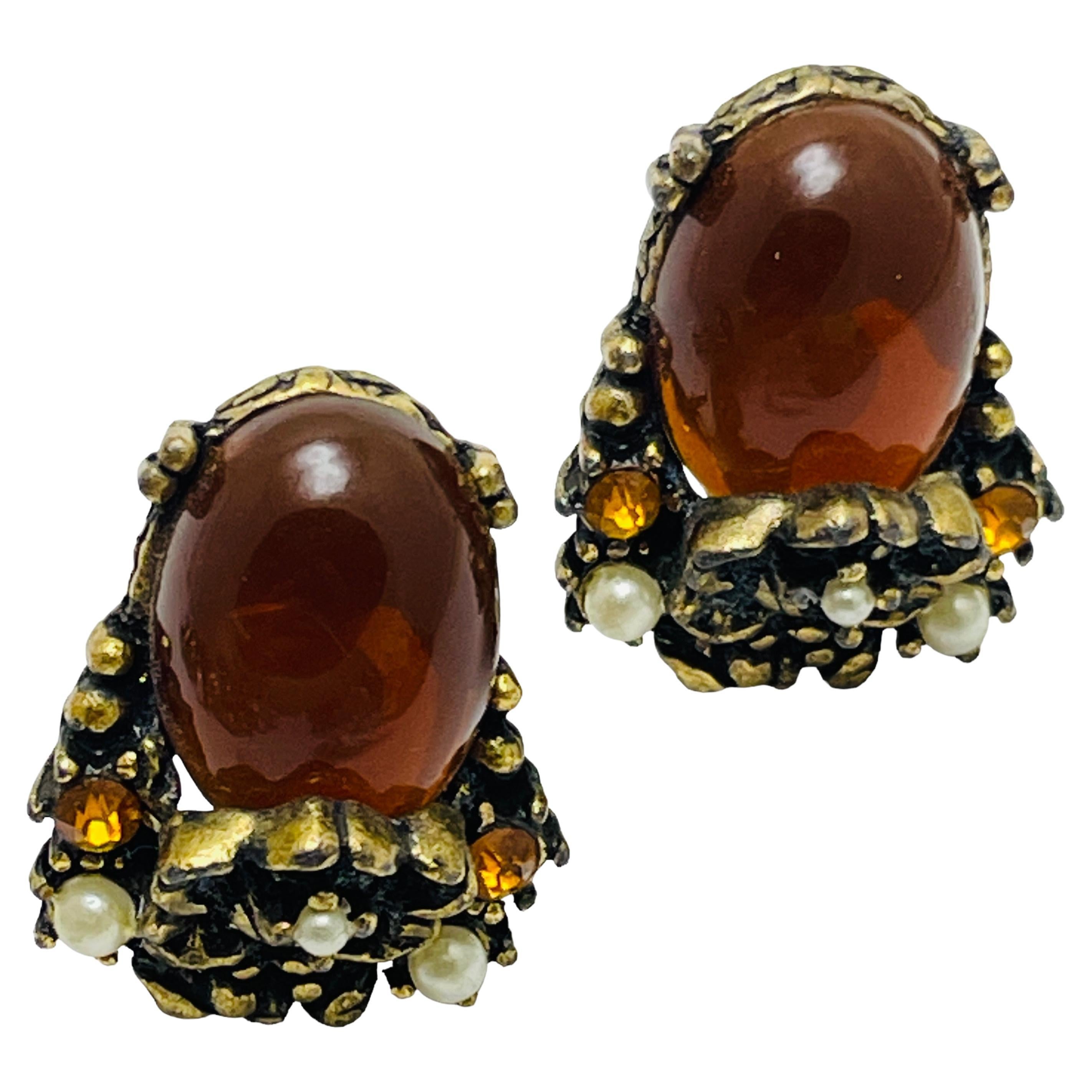 Vintage gold tone faux stones screw back earrings For Sale