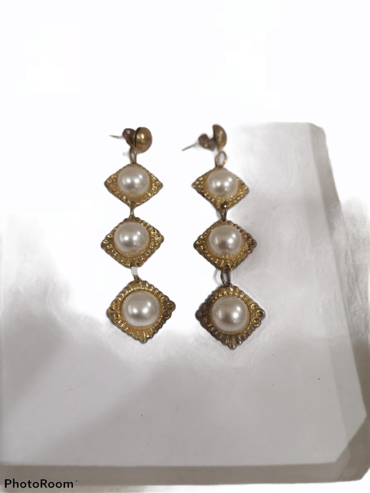 Women's Vintage gold tone faux white pearls stones earrings 