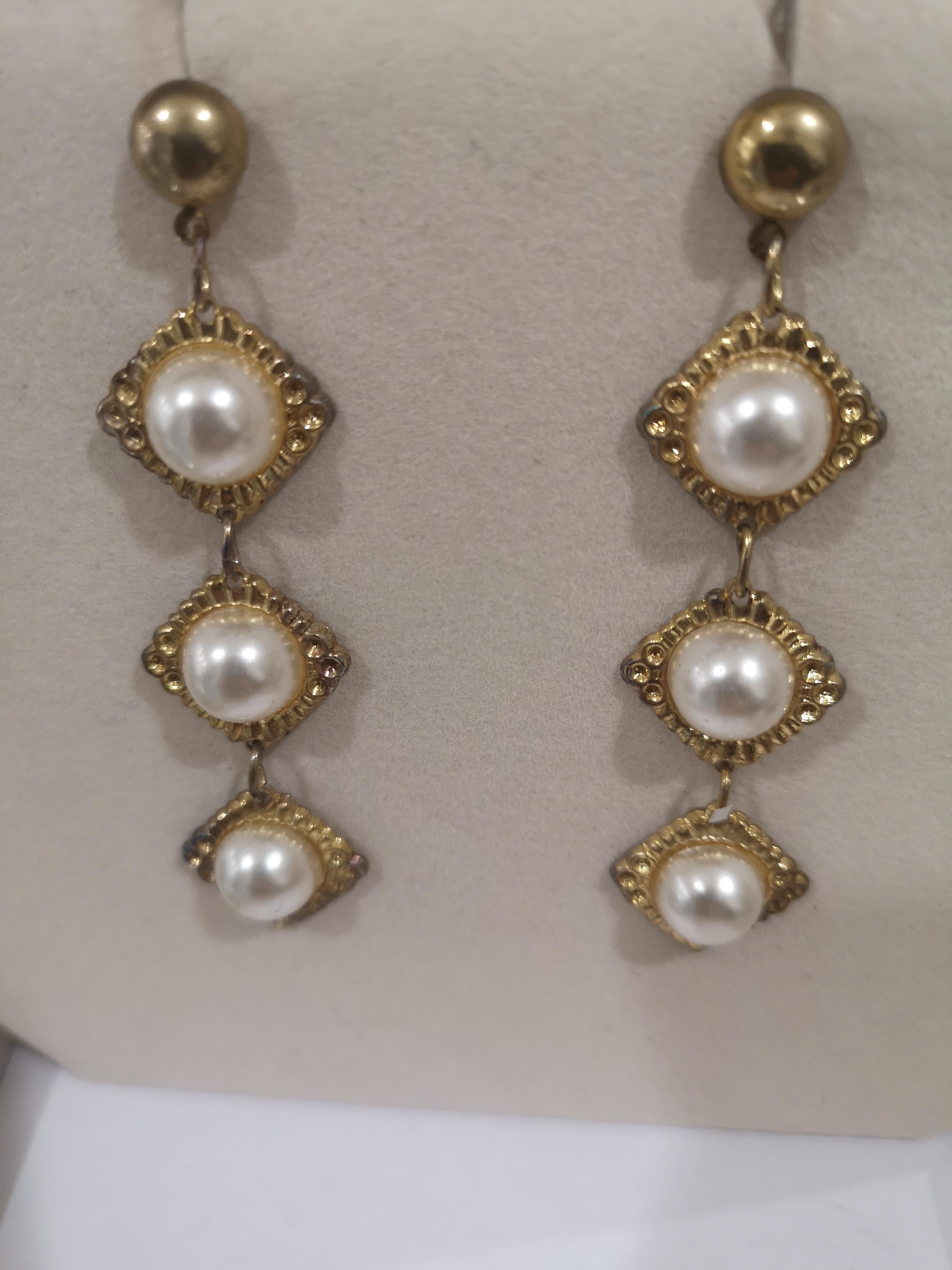 Vintage gold tone faux white pearls stones earrings  1