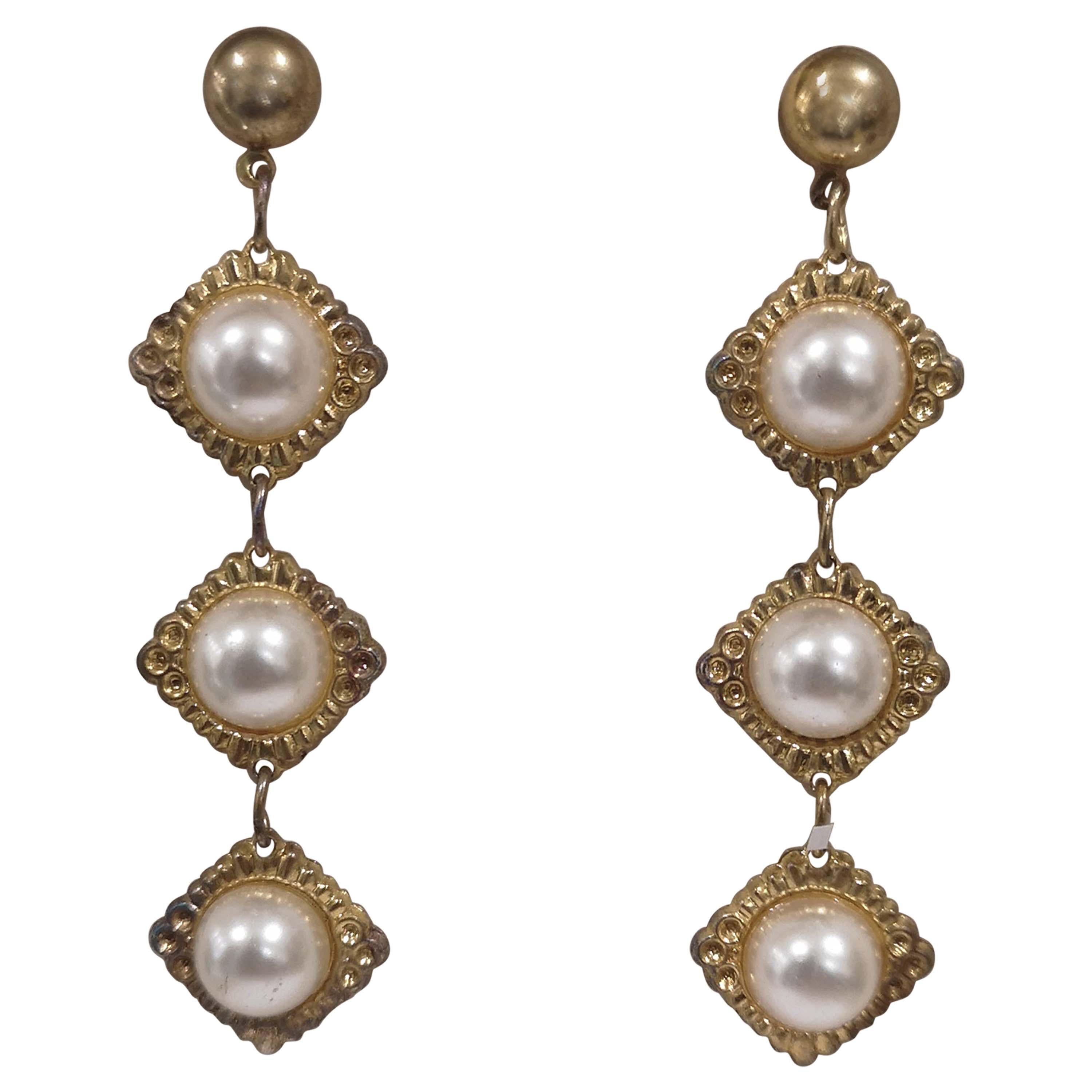 Vintage gold tone faux white pearls stones earrings 