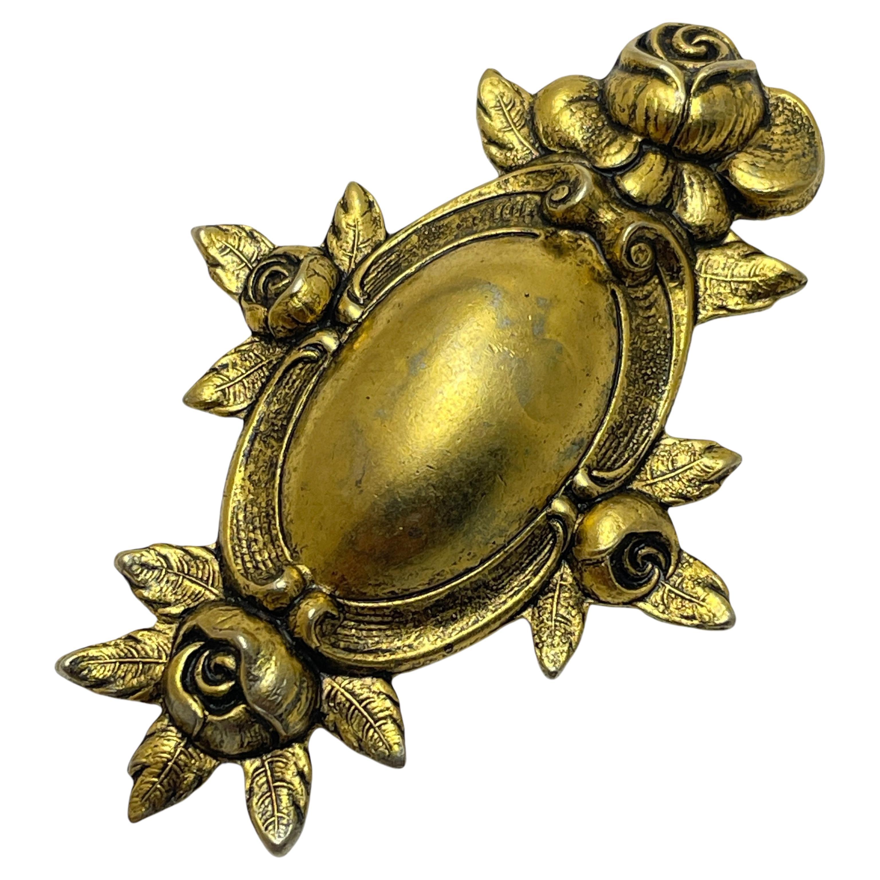 Vintage gold tone flower brooch