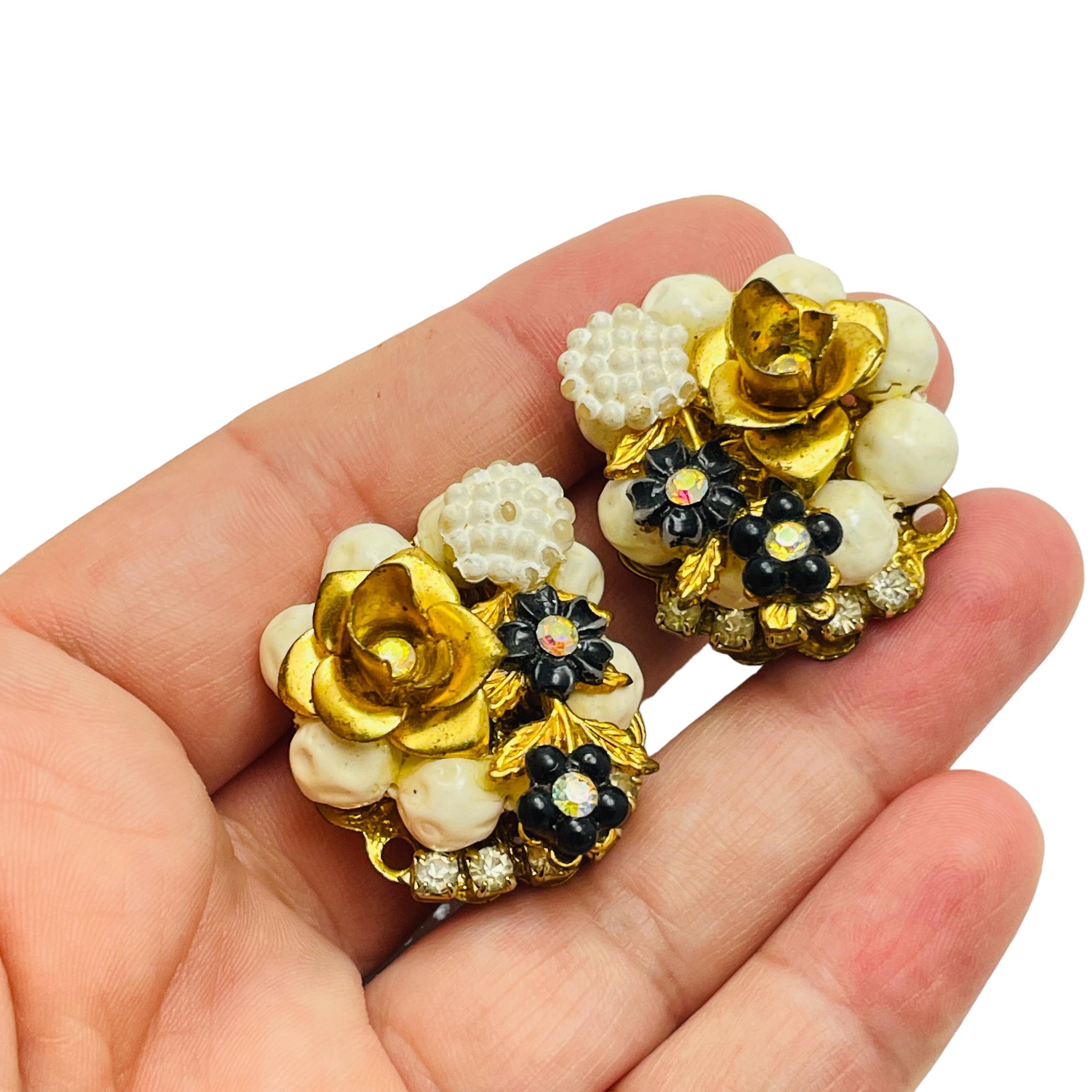 Vintage Goldton Blume Cluster Perlen Designer Clip auf Ohrringe Damen im Angebot