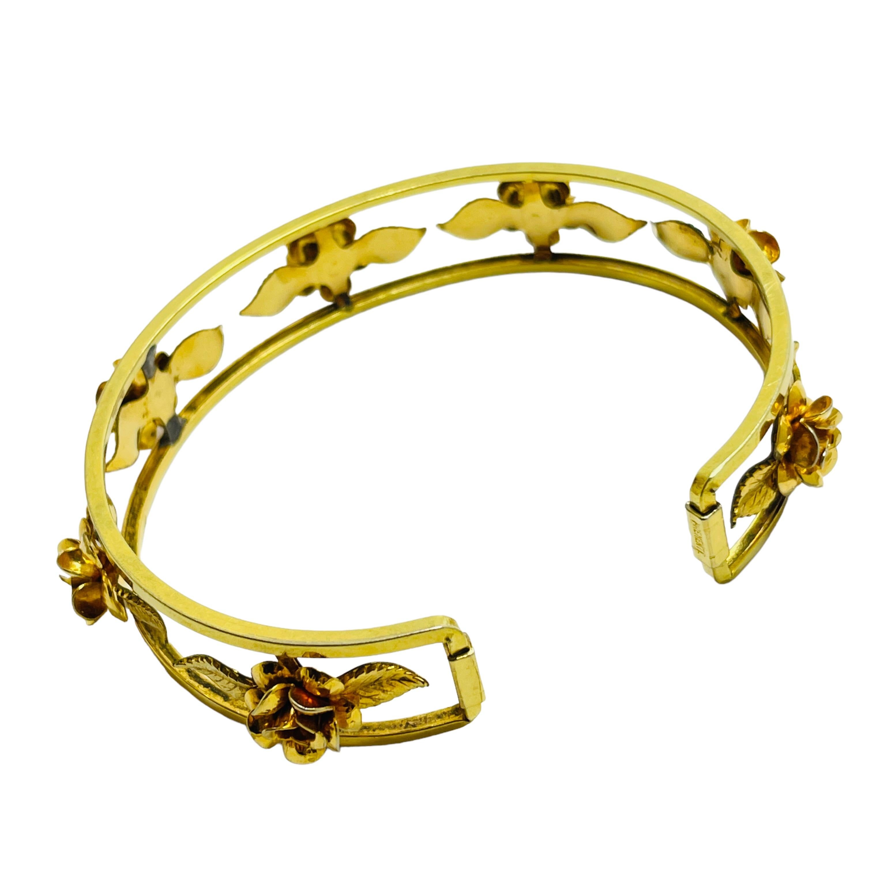 Vintage gold tone flower cuff bracelet In Good Condition For Sale In Palos Hills, IL