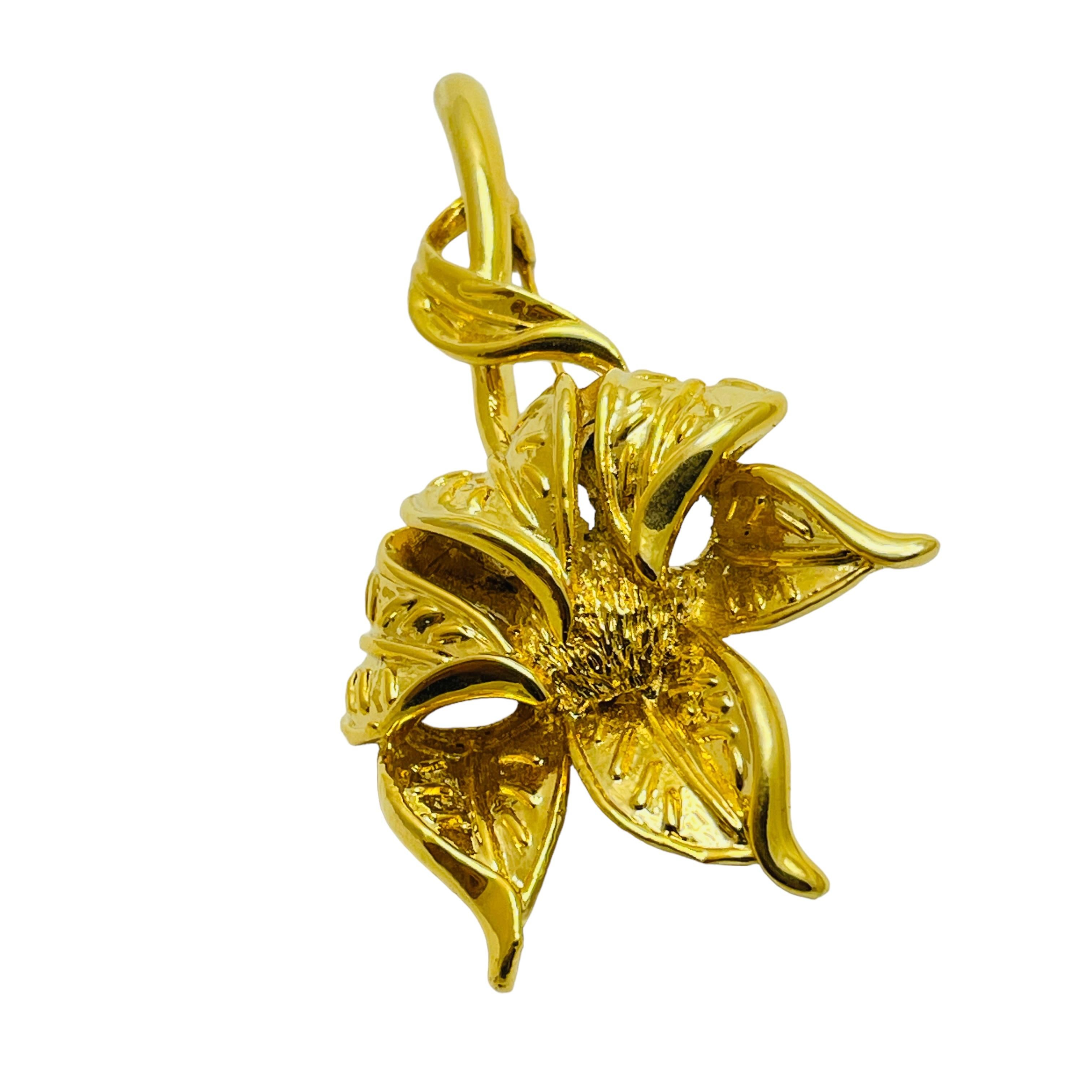 DETAILS

• unsigned  

• gold tone  

• vintage designer brooch 

MEASUREMENTS  

•

CONDITION

•  very good vintage condition with minimal signs of wear 

 Sku 40

❤️❤️  VINTAGE DESIGNER JEWELRY ❤️❤️

❤️❤️  ALEXANDER’S BOUTIQUE  ❤️❤️