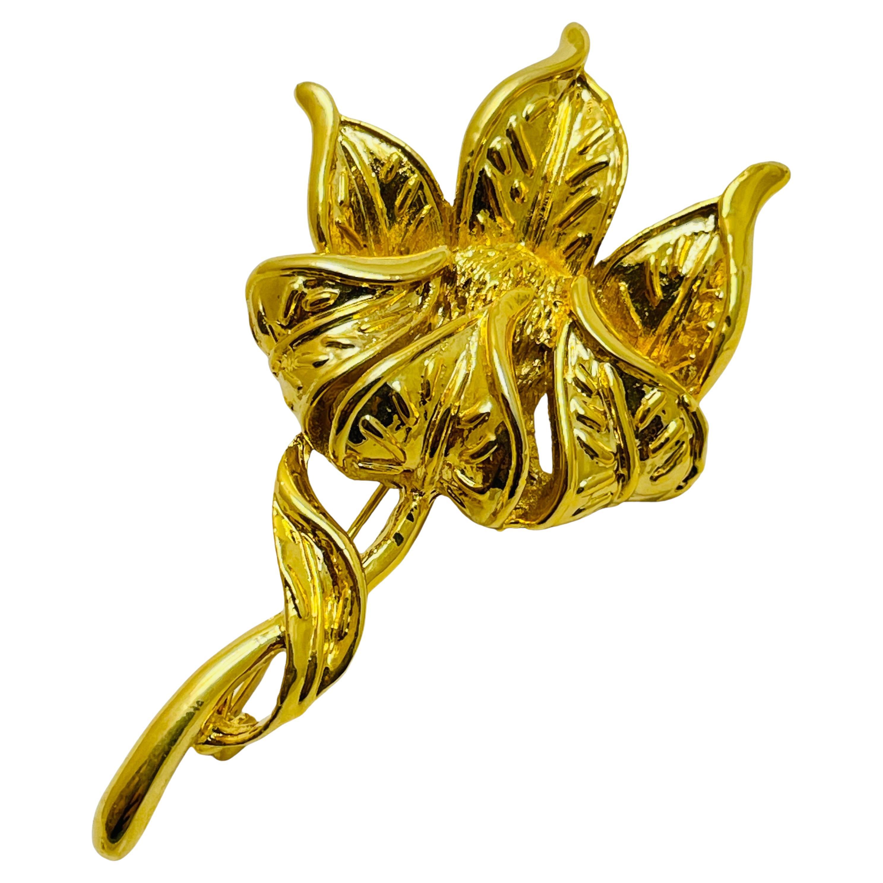 Vintage gold tone flower designer brooch For Sale