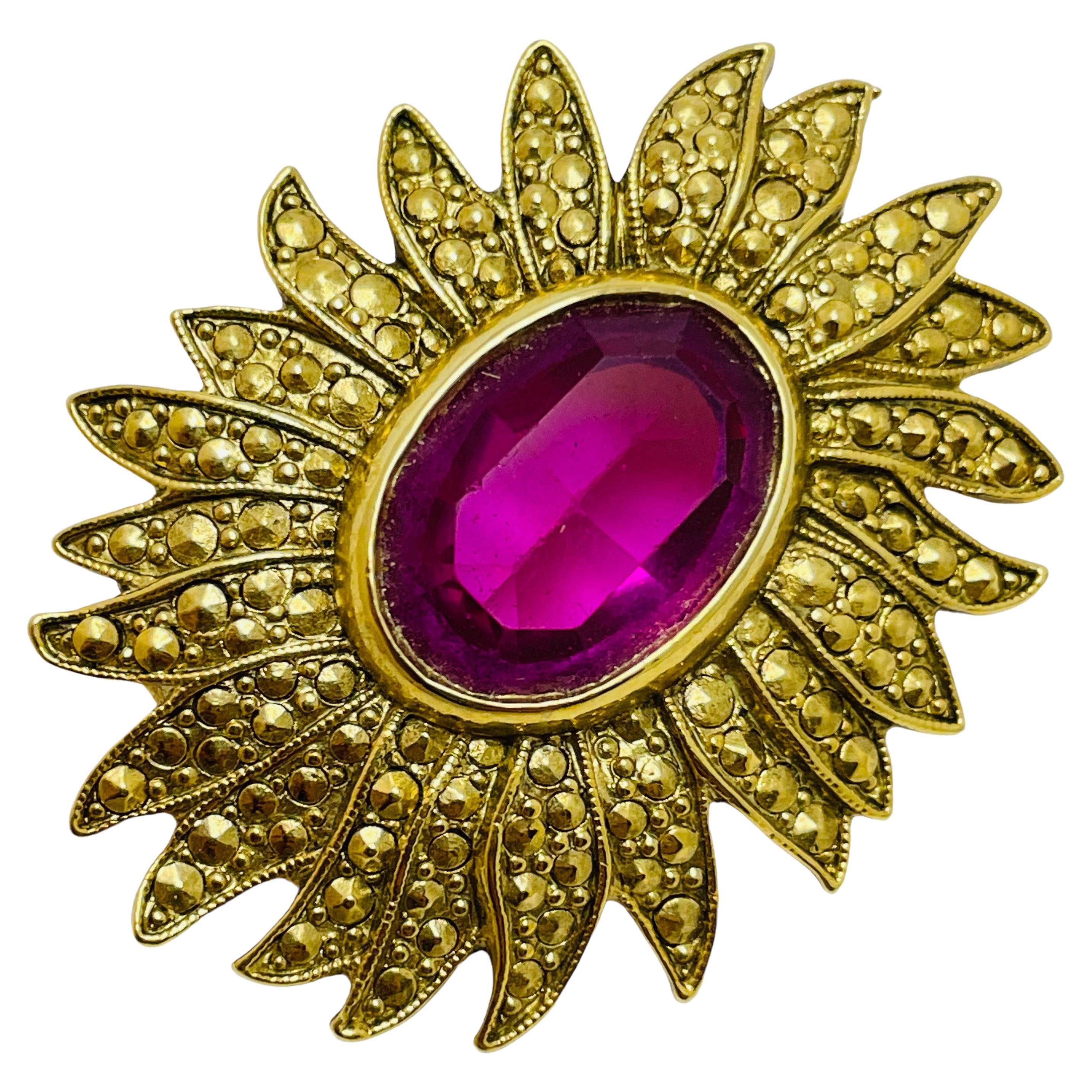 Spilla vintage in vetro rosa fucsia a forma di fiore in tono d'oro